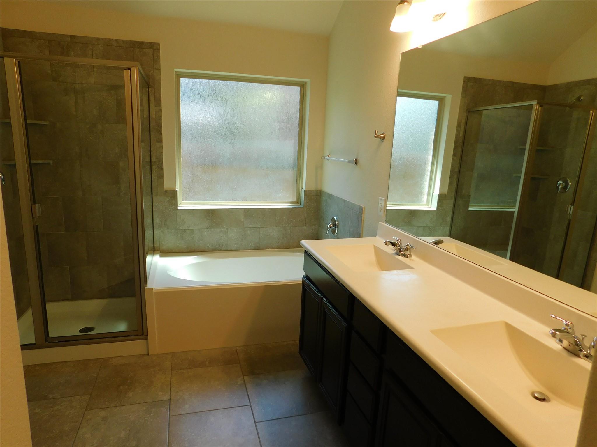 3636 Bainbridge St Property Photo 4