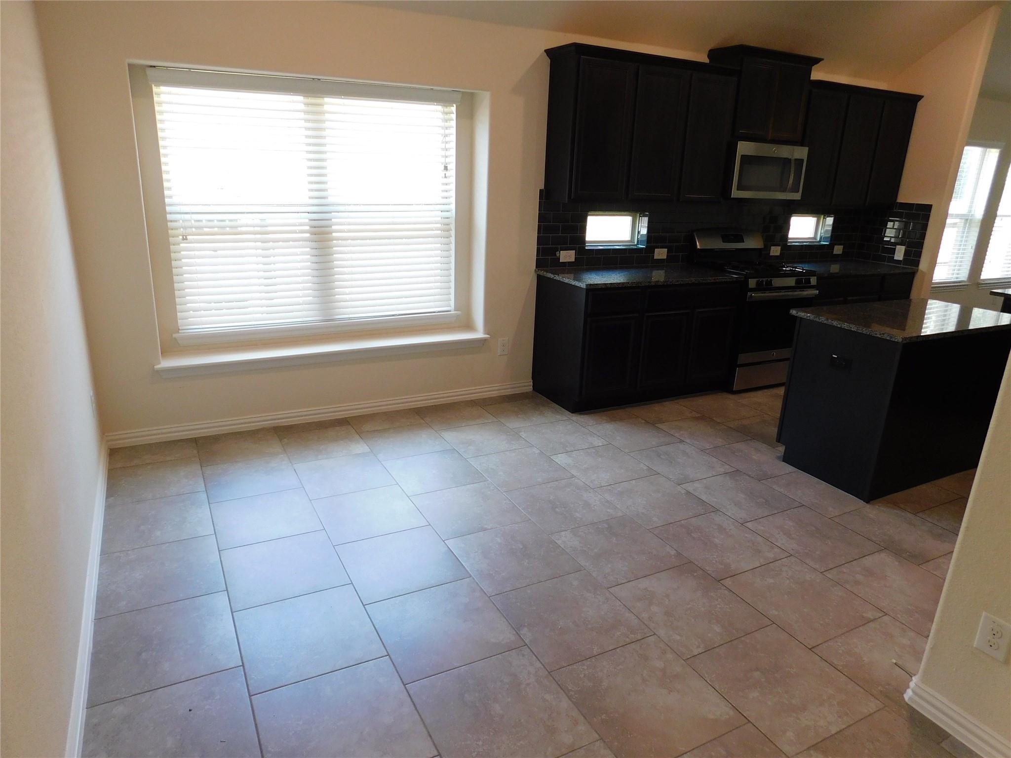 3636 Bainbridge St Property Photo 6