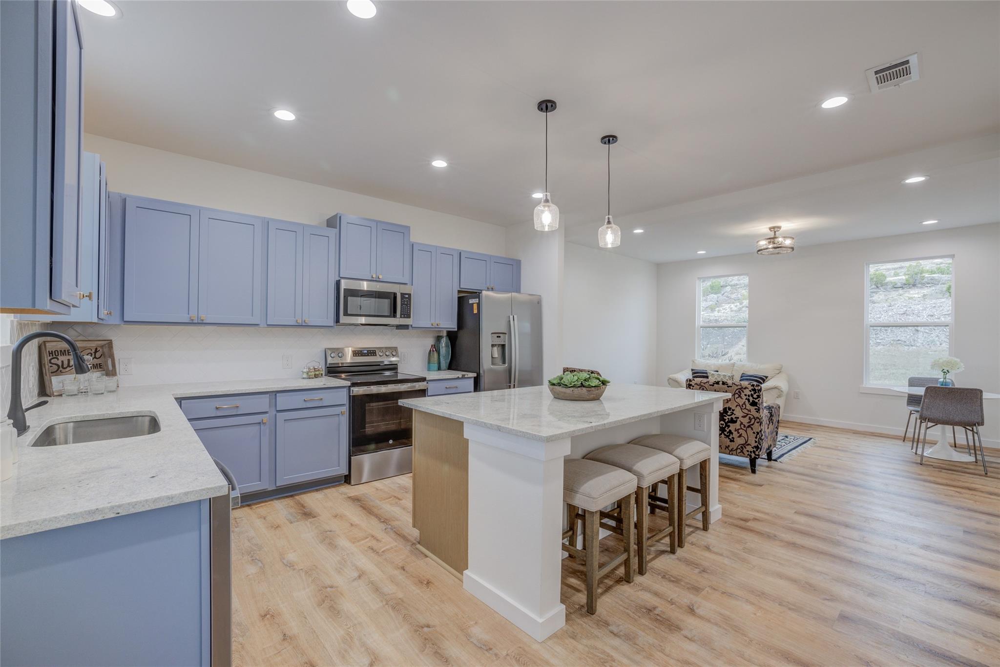 18414 Roundrock Rd Property Photo 4