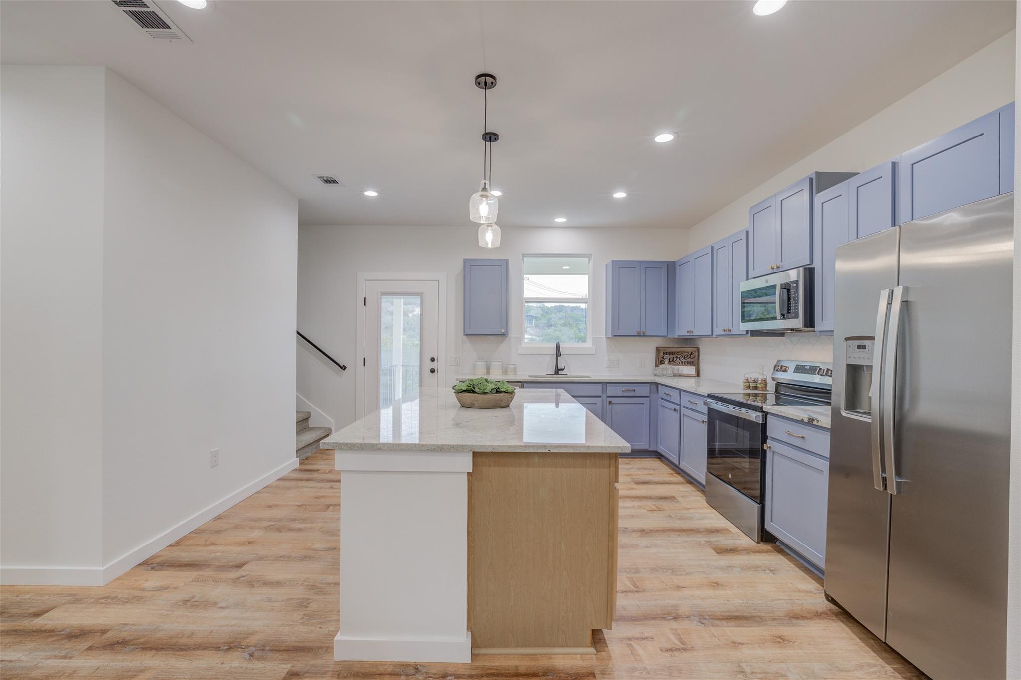 18414 Roundrock Rd Property Photo 8
