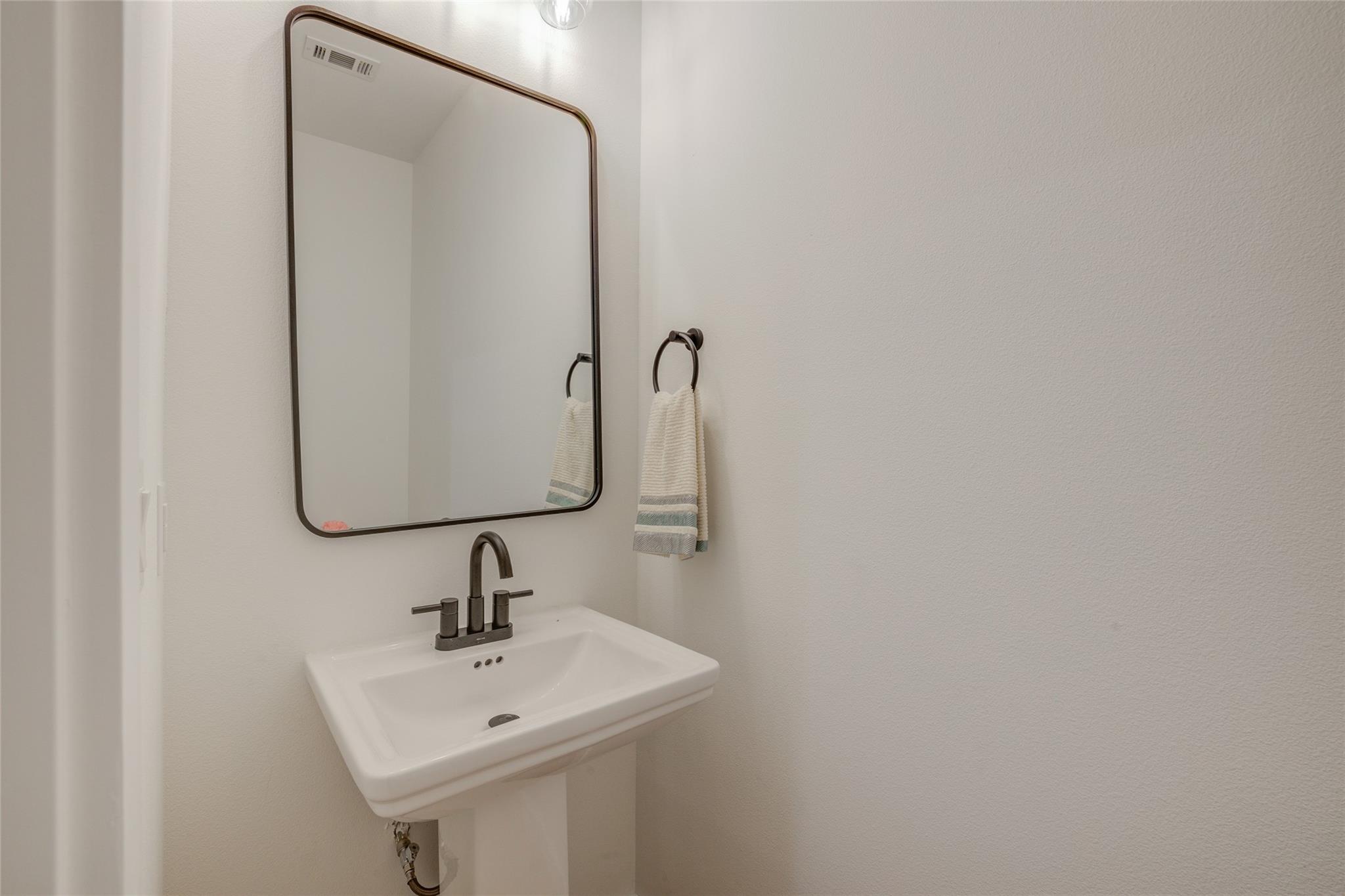 18414 Roundrock Rd Property Photo 10