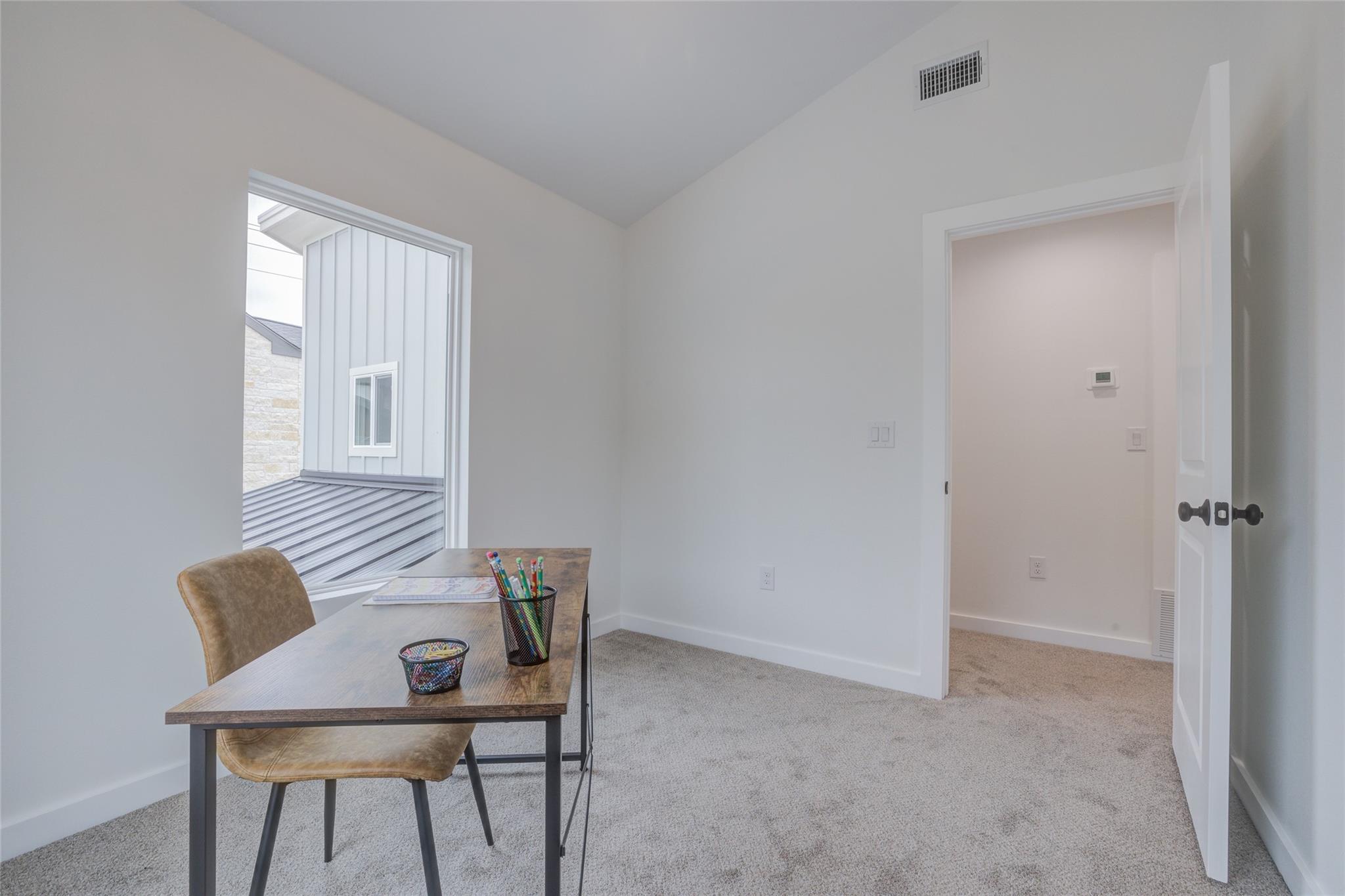 18414 Roundrock Rd Property Photo 16