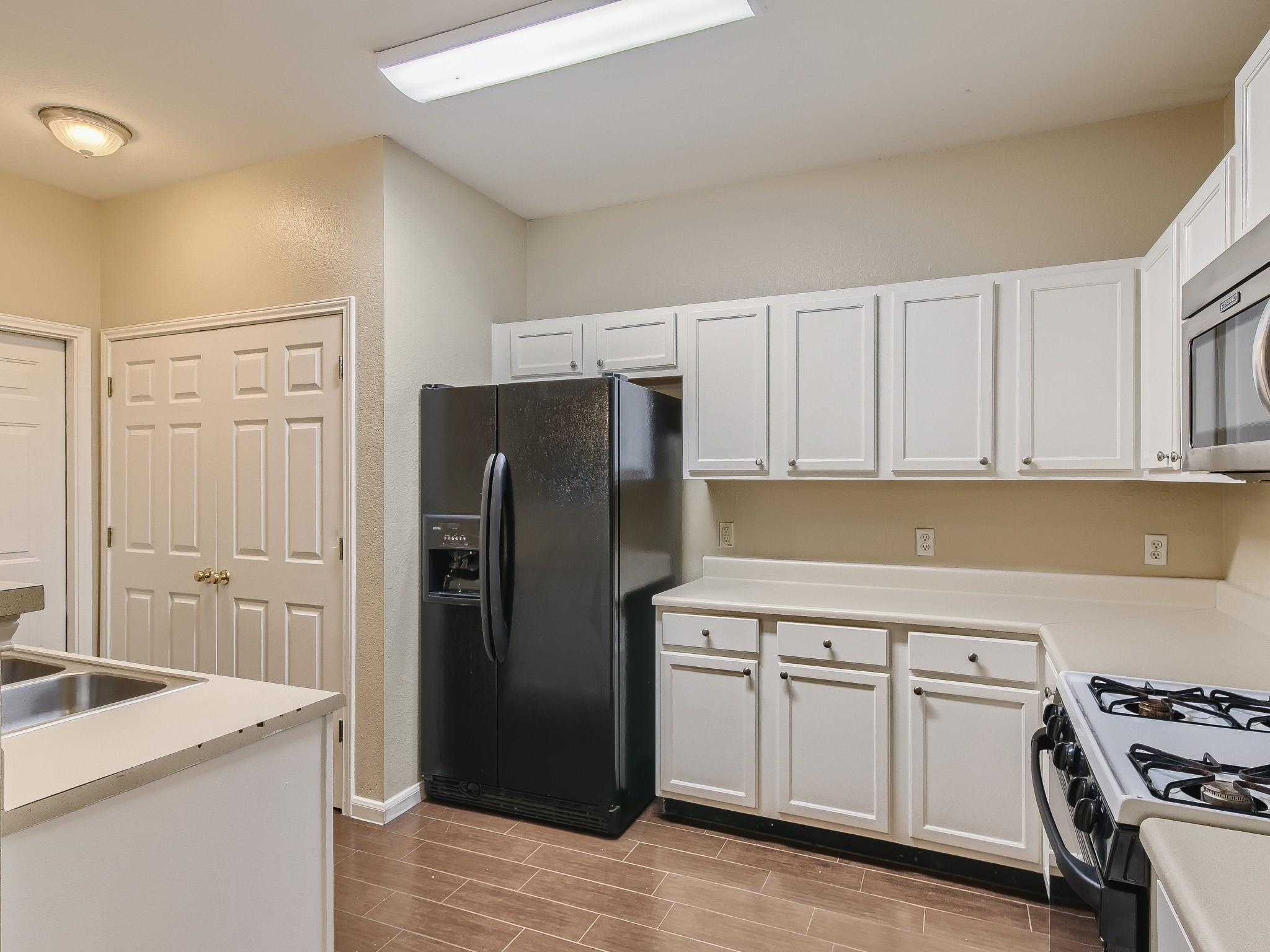 2858 Southampton Way #a Property Photo 3