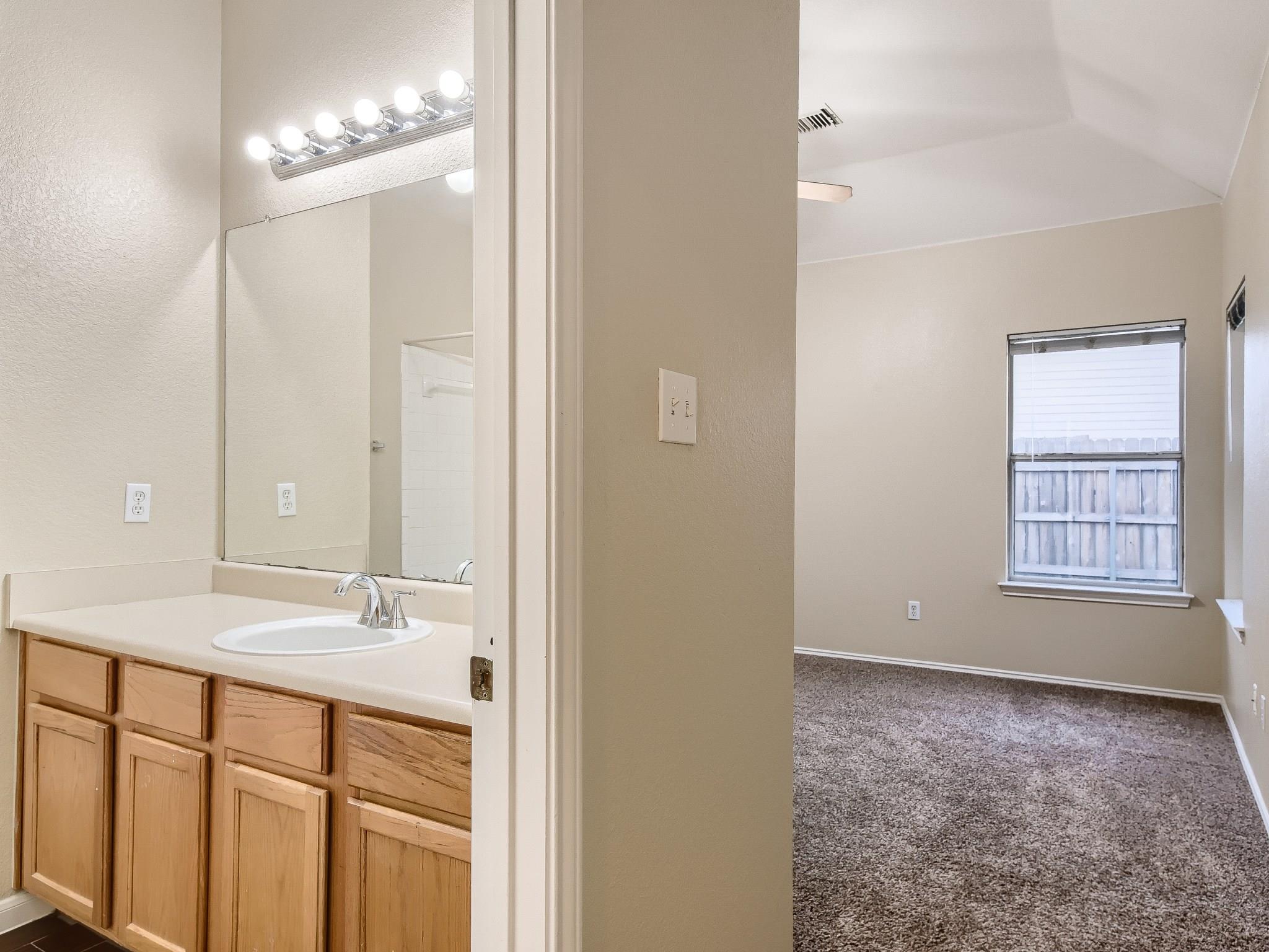 2858 Southampton Way #a Property Photo 5