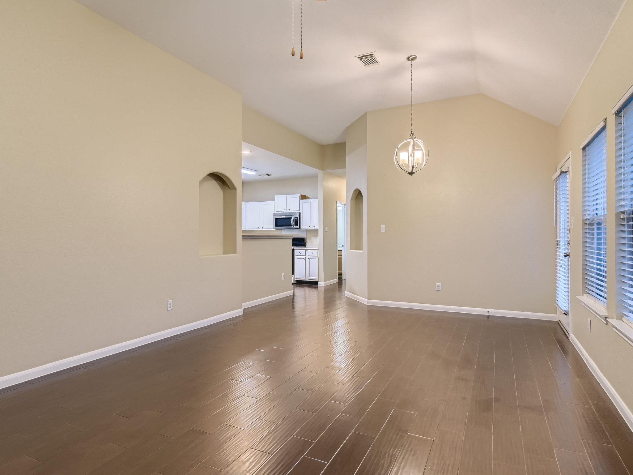 2858 Southampton Way #a Property Photo 9