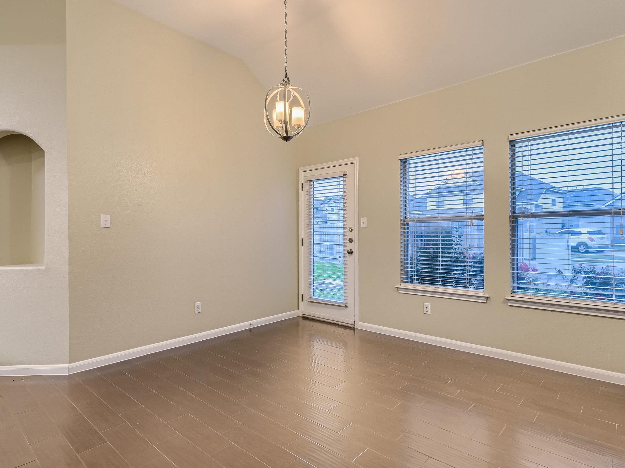 2858 Southampton Way #a Property Photo 10