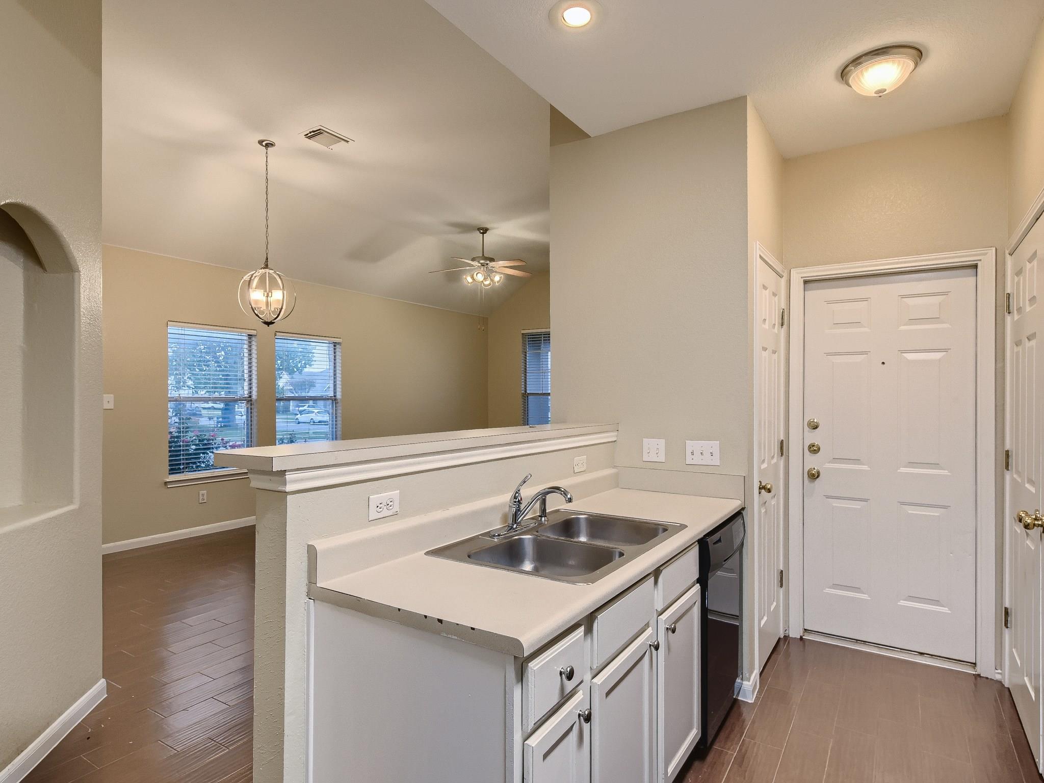 2858 Southampton Way #a Property Photo 12