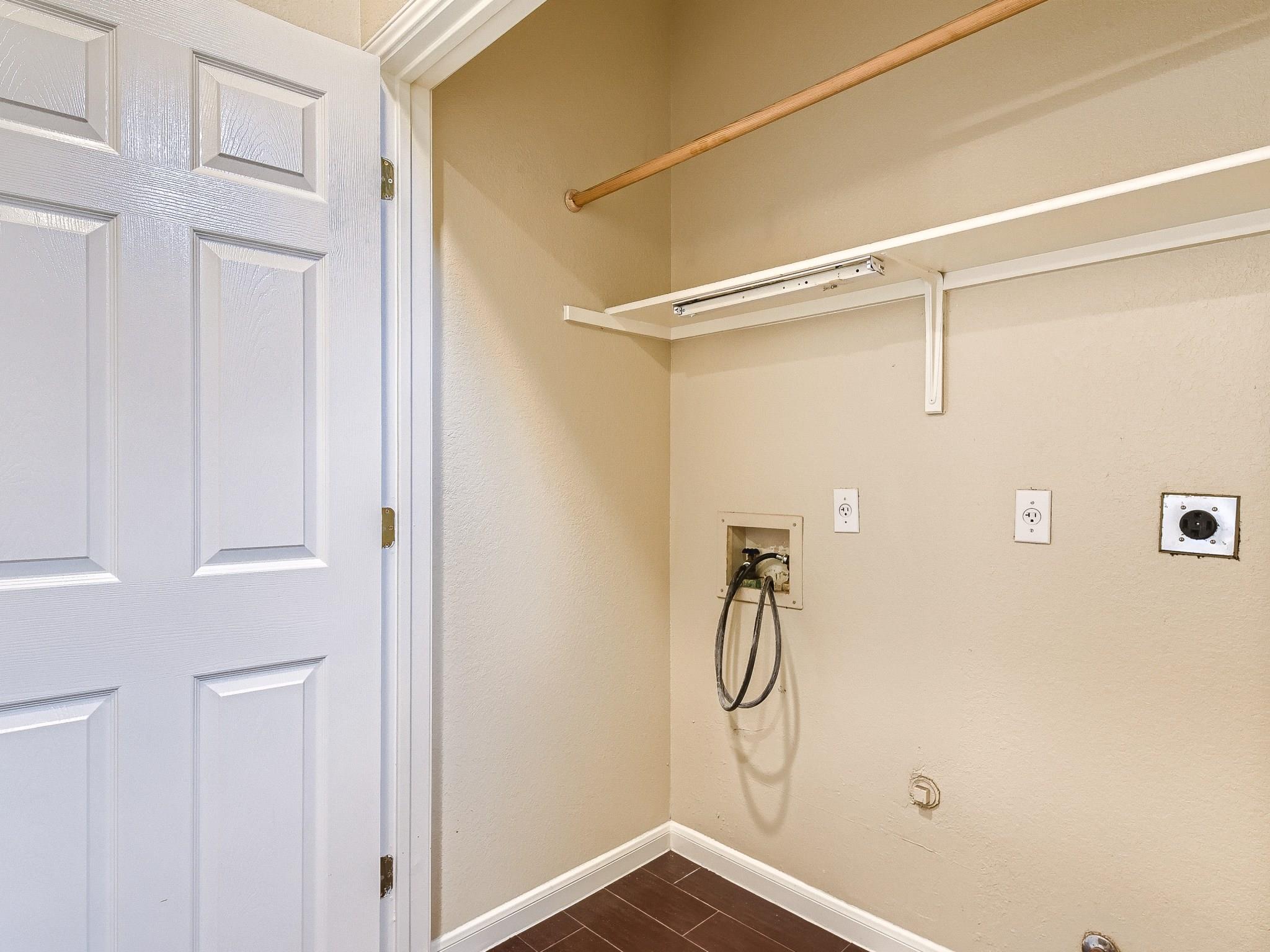 2858 Southampton Way #a Property Photo 15