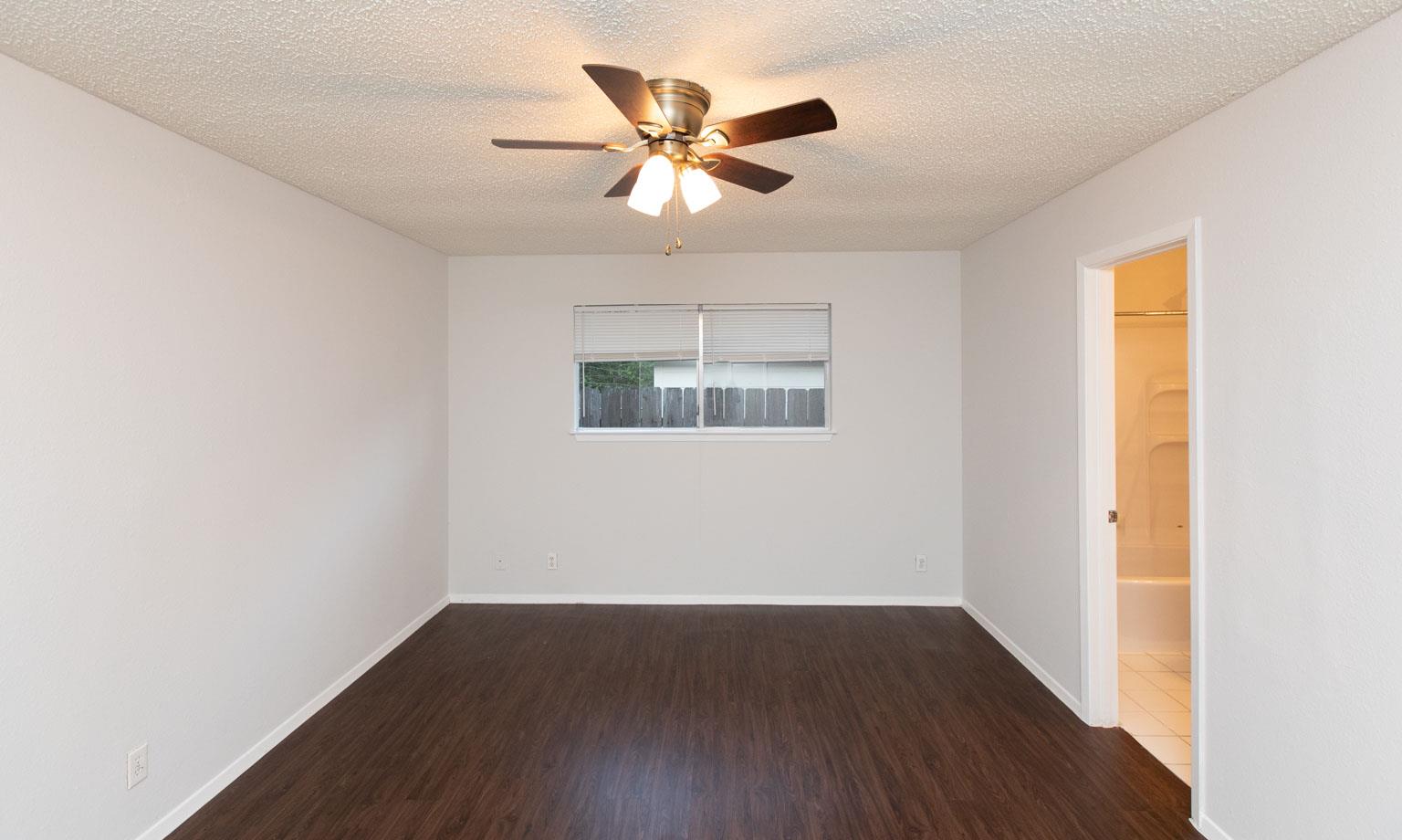 2102 Courtney St #a Property Photo 6