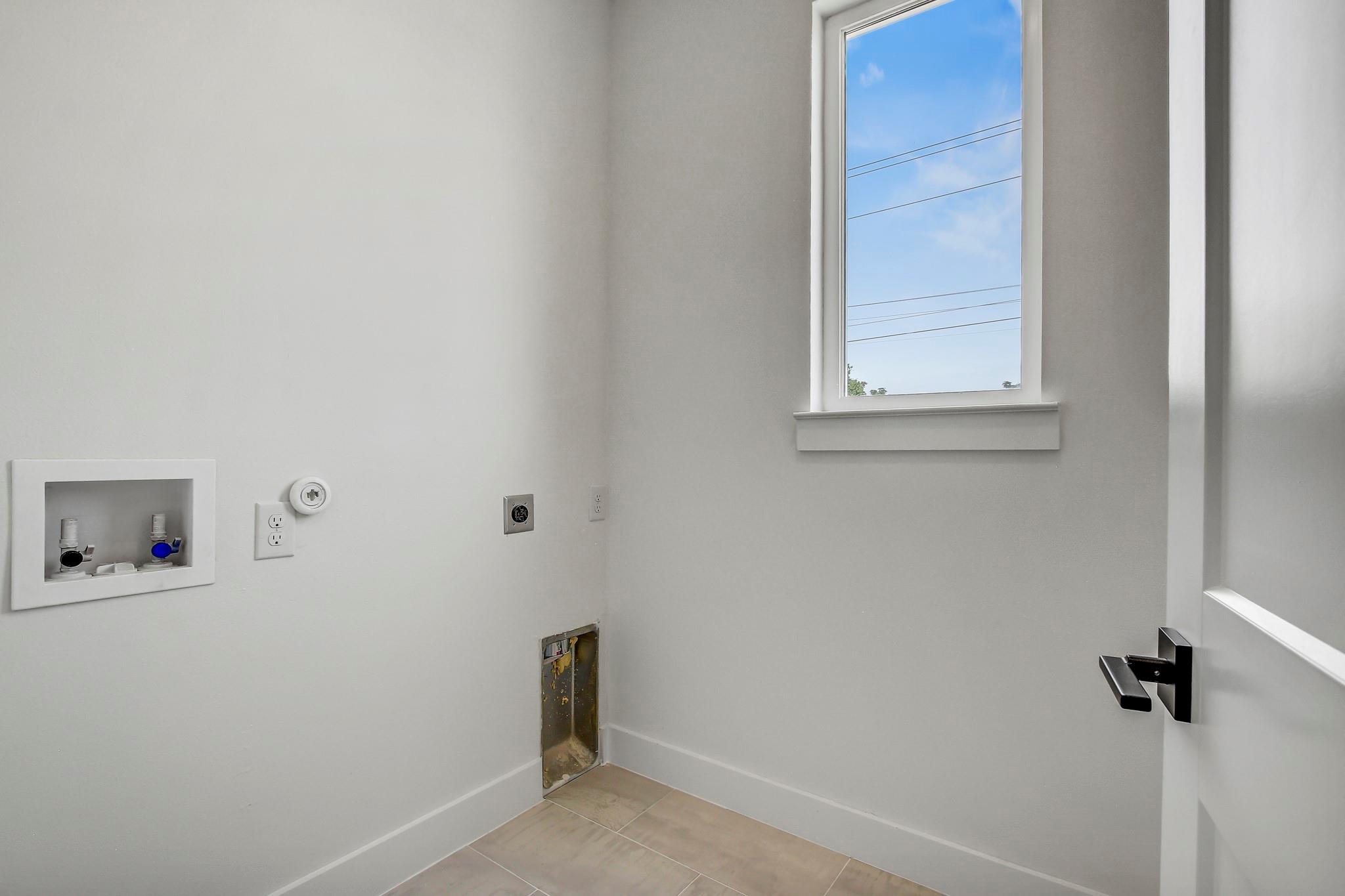 4127 E 12th St #5 Property Photo 22