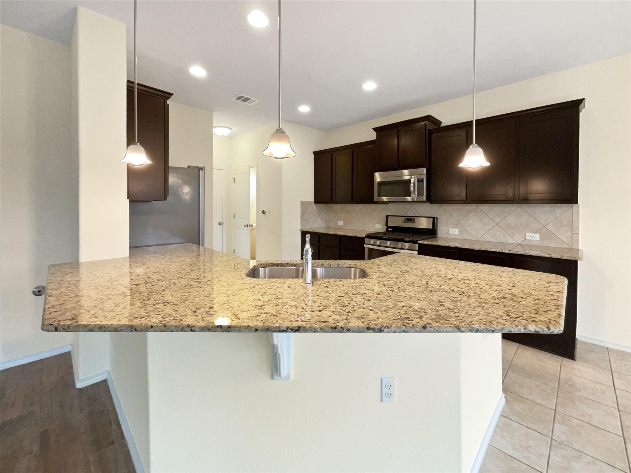 5405 Daimler Dr Property Photo 24