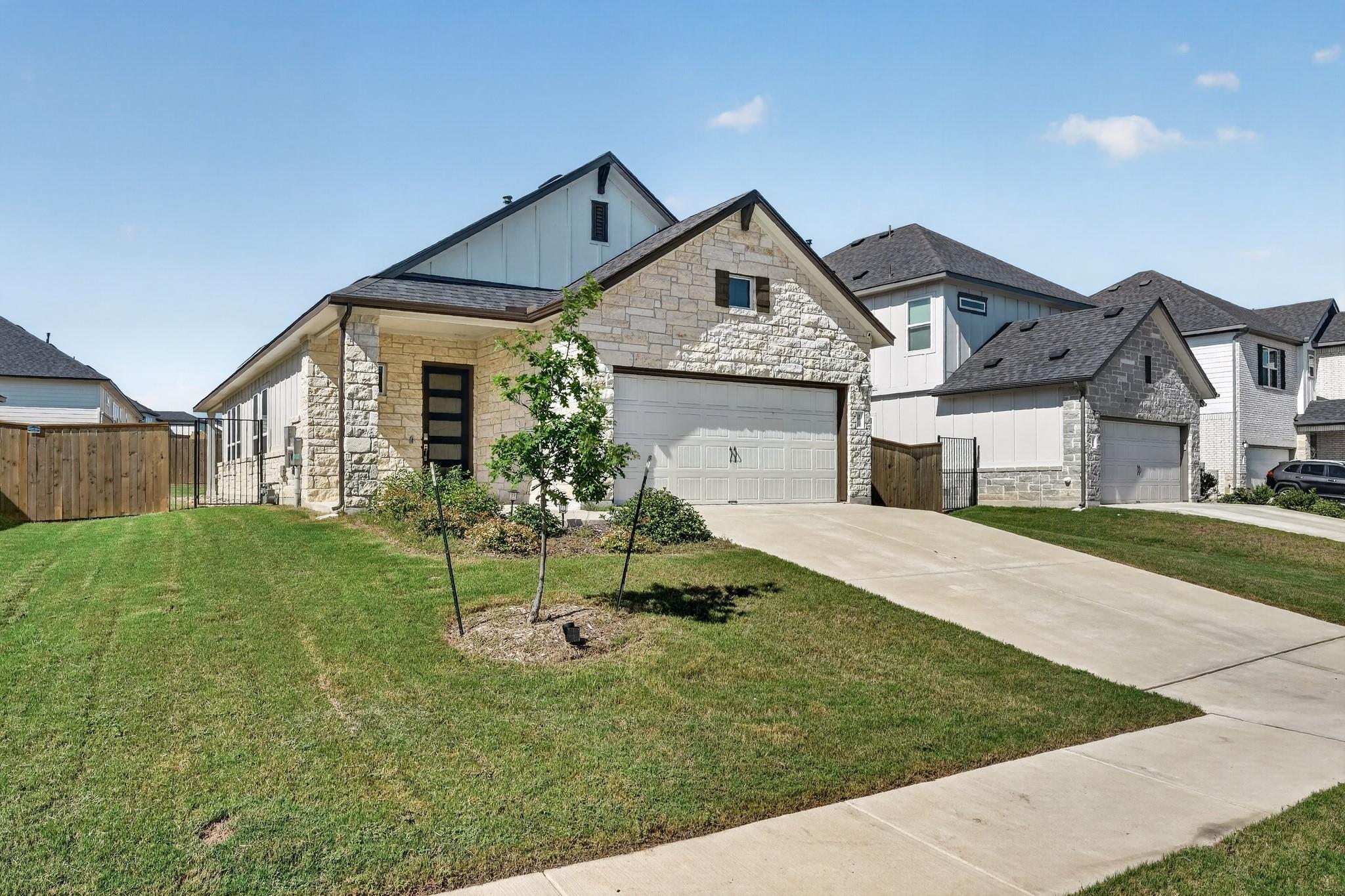 4911 Seadrift Dr Property Photo 2