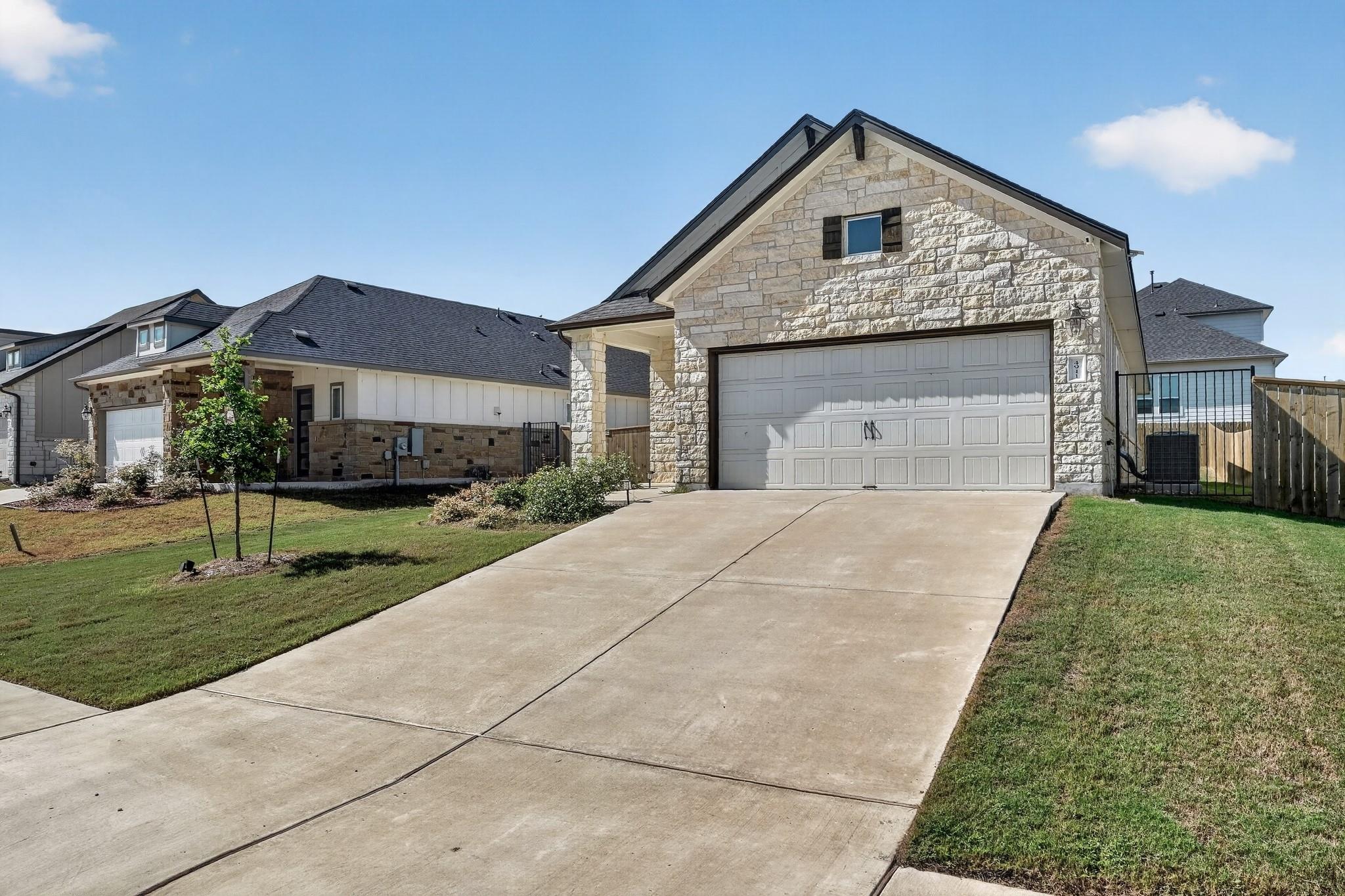 4911 Seadrift Dr Property Photo 3