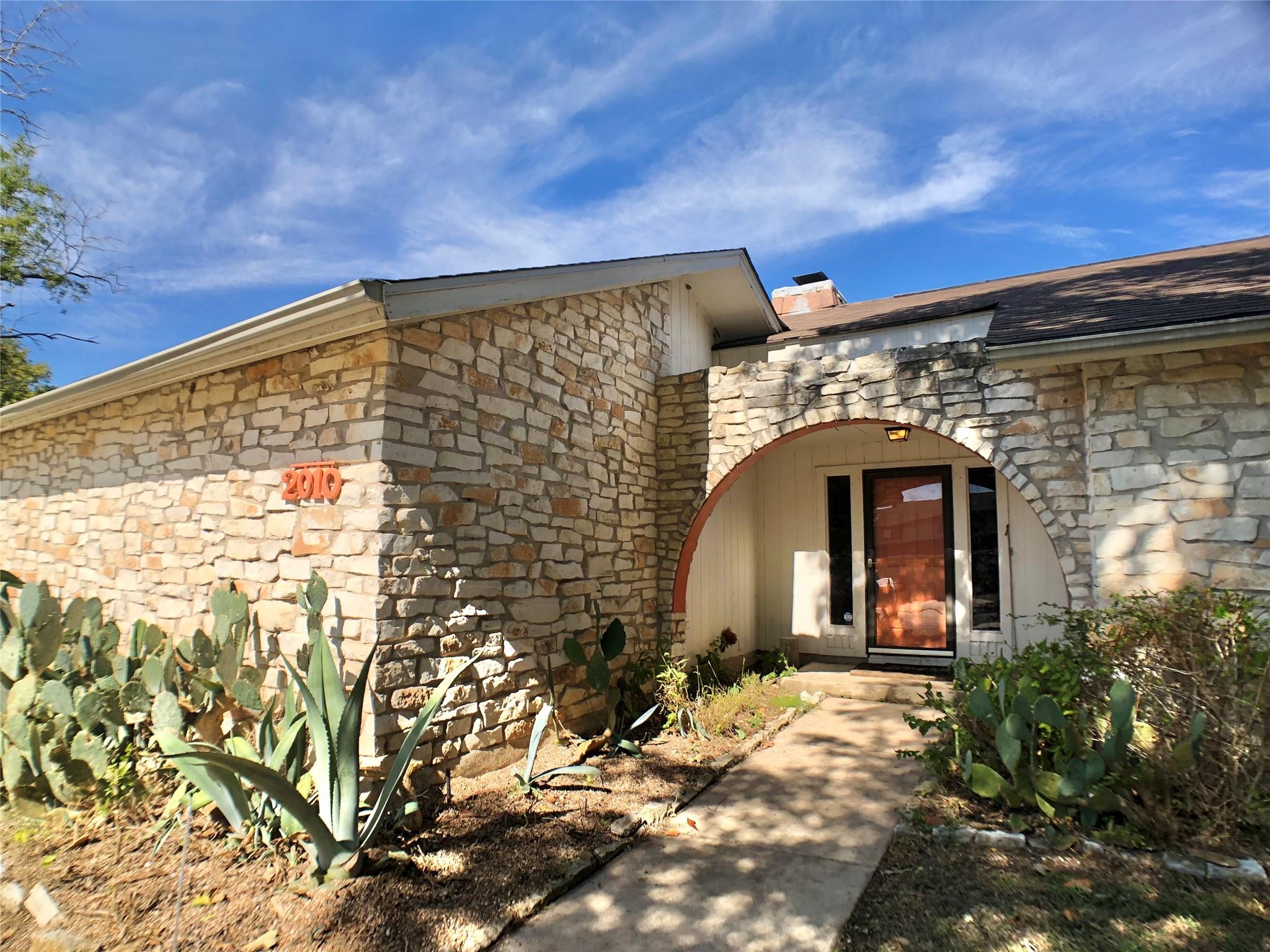 2010 Abbey Cir Property Photo
