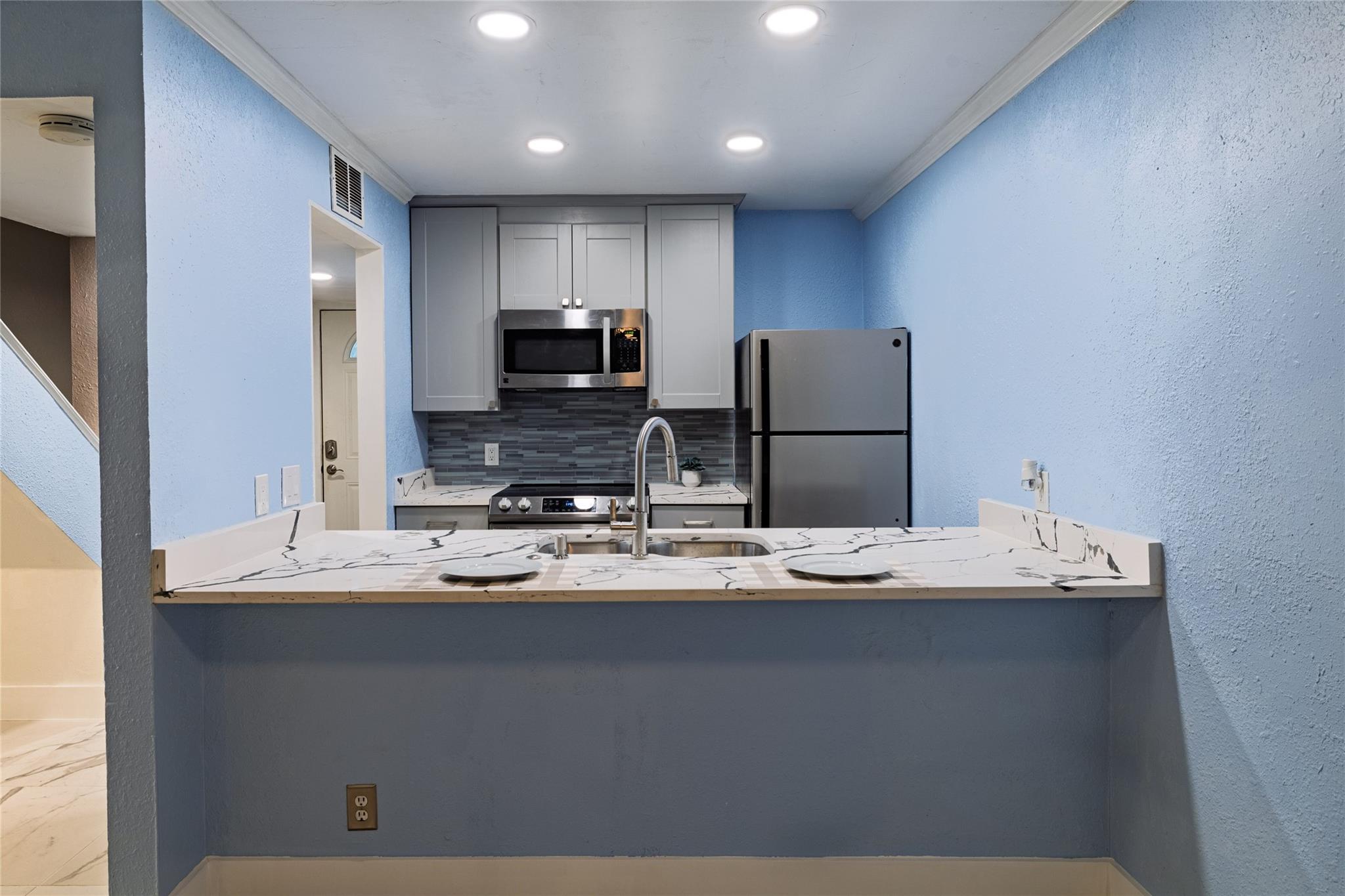 6501 E Hill Dr 102 Property Photo 4