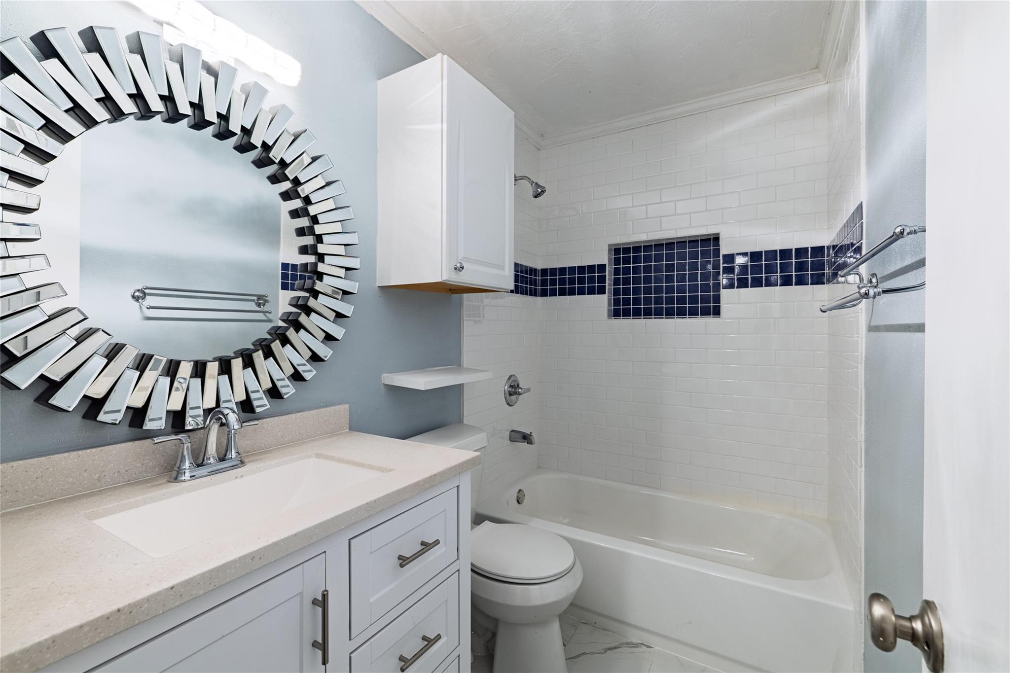 6501 E Hill Dr 102 Property Photo 9