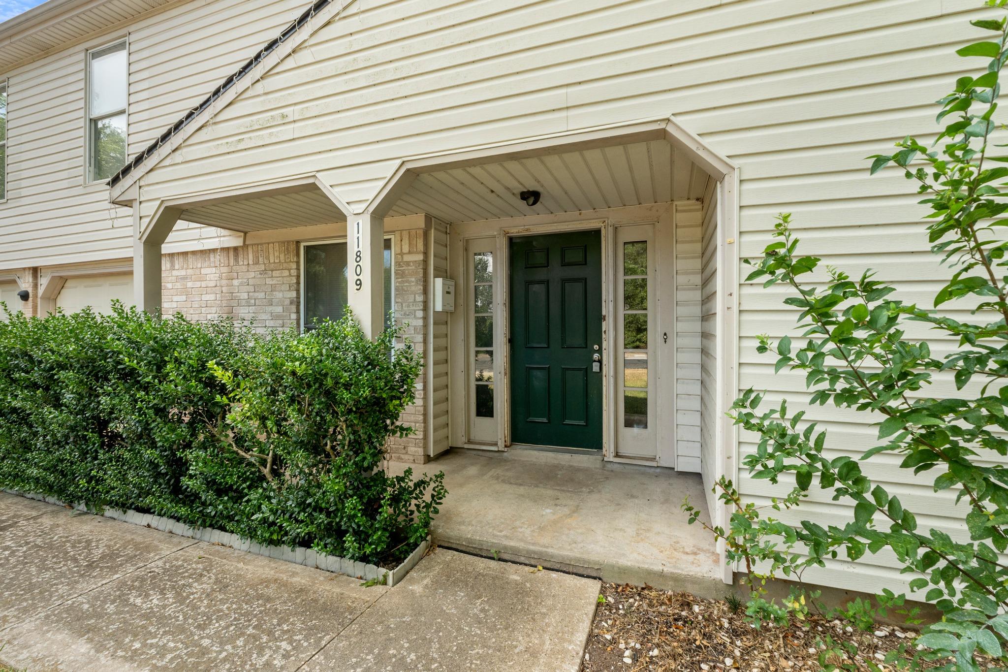 11809 Eubank Dr Property Photo 3