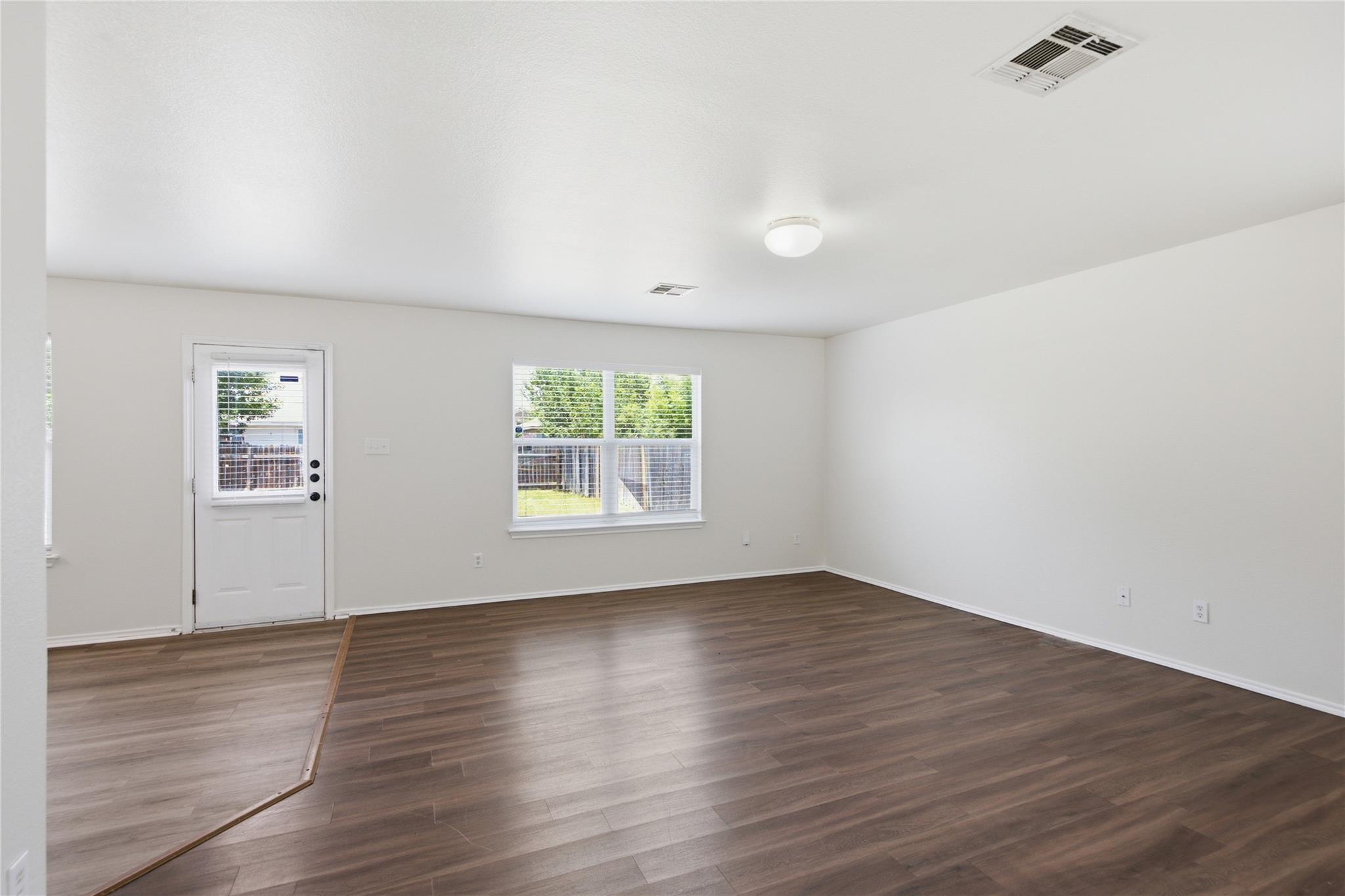 18120 Topsail St Property Photo 9