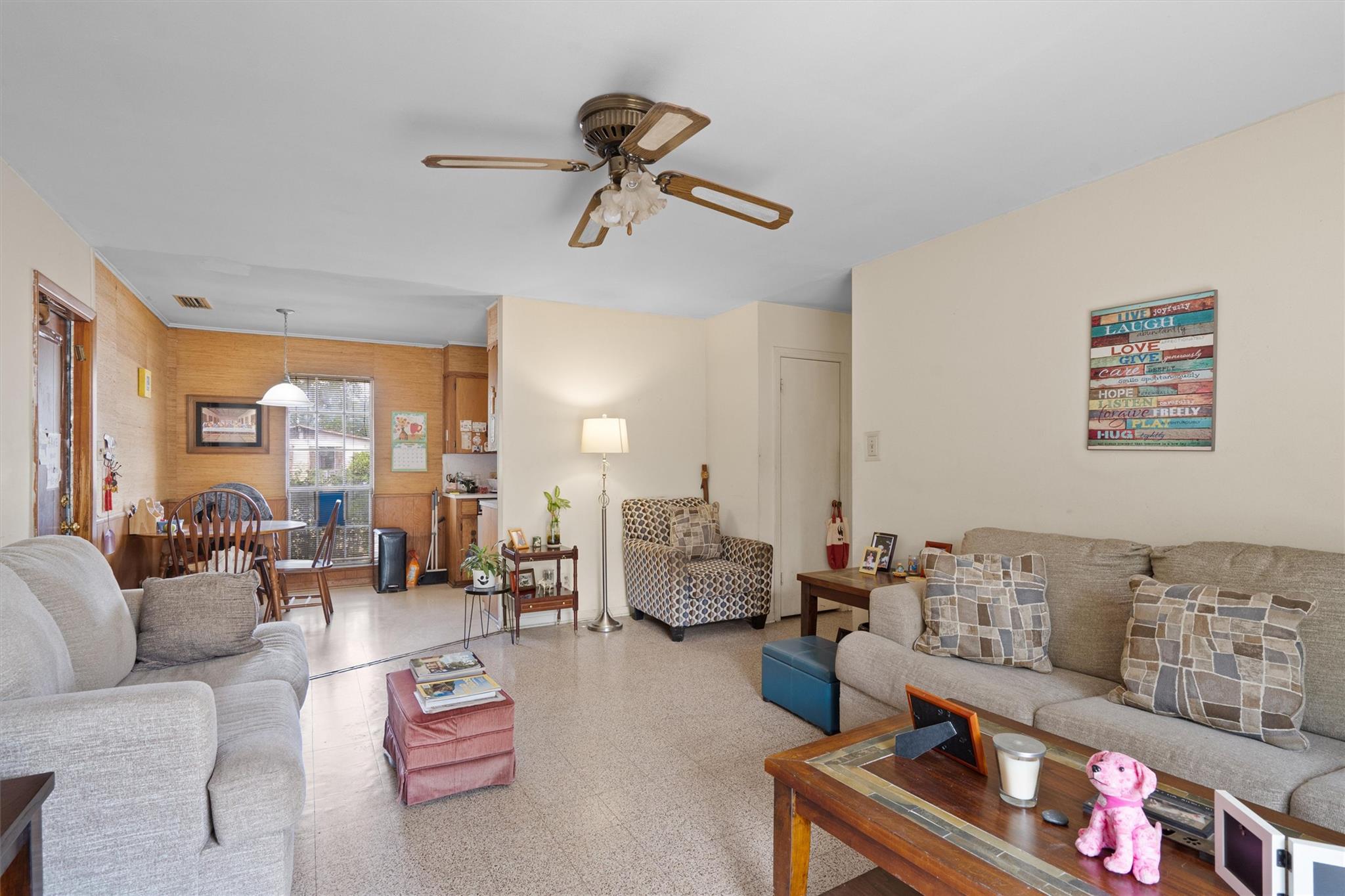 201 Cinderella Dr Property Photo 3