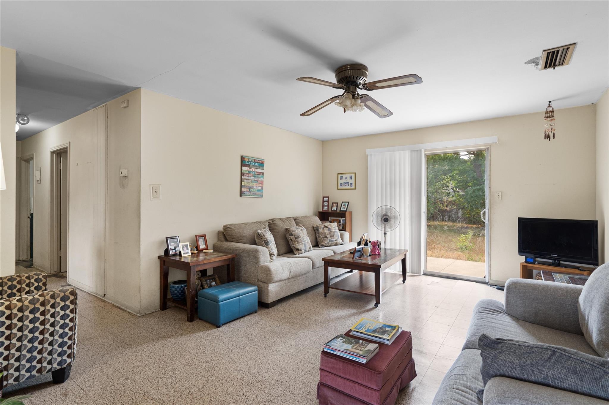 201 Cinderella Dr Property Photo 4