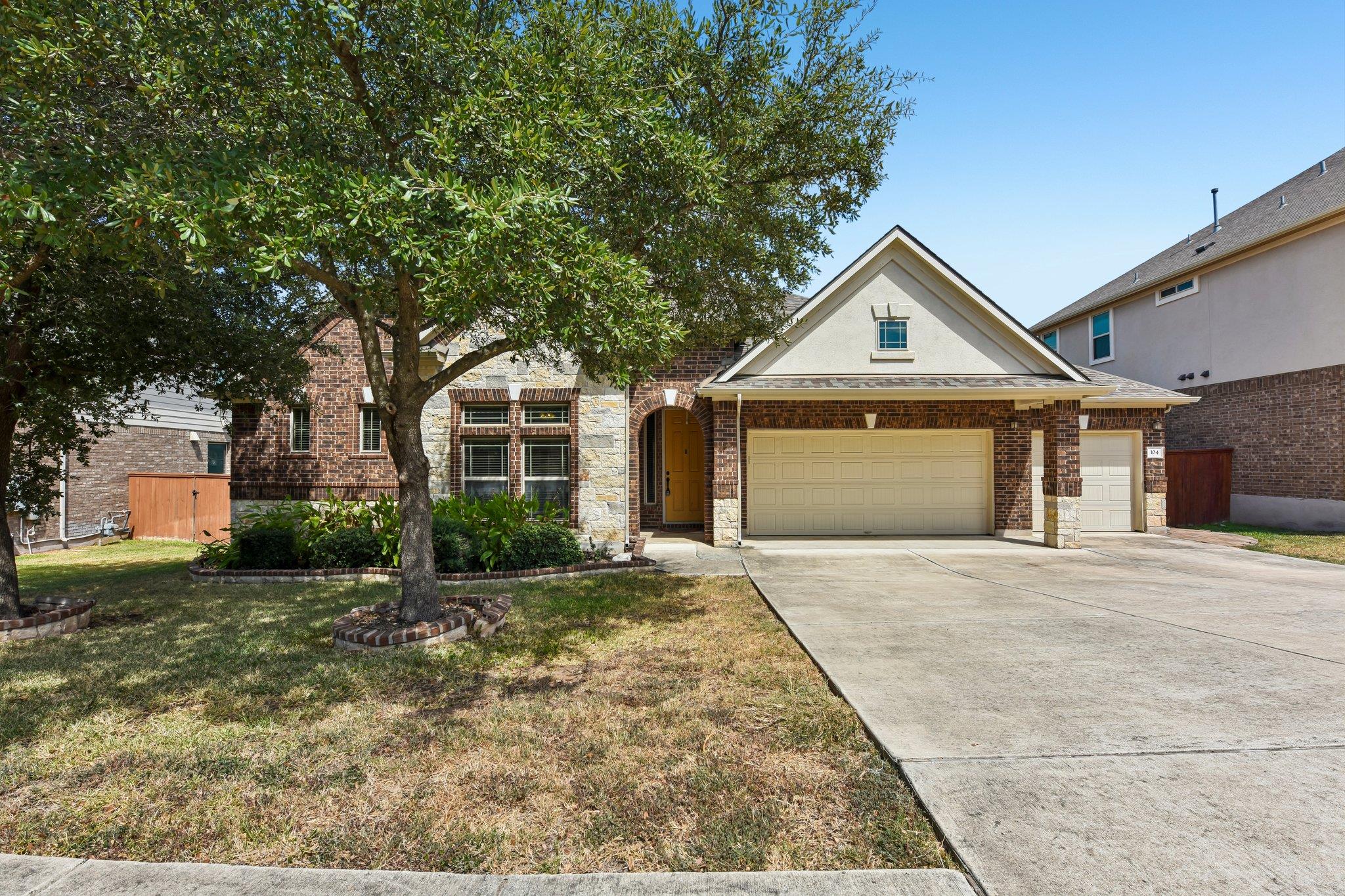 104 Lake Mineral Wells Dr Property Photo 1