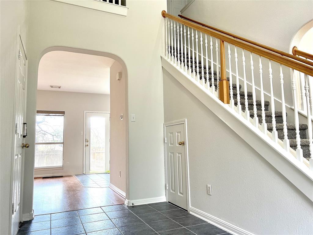 6400 La Carman Ln Property Photo 3