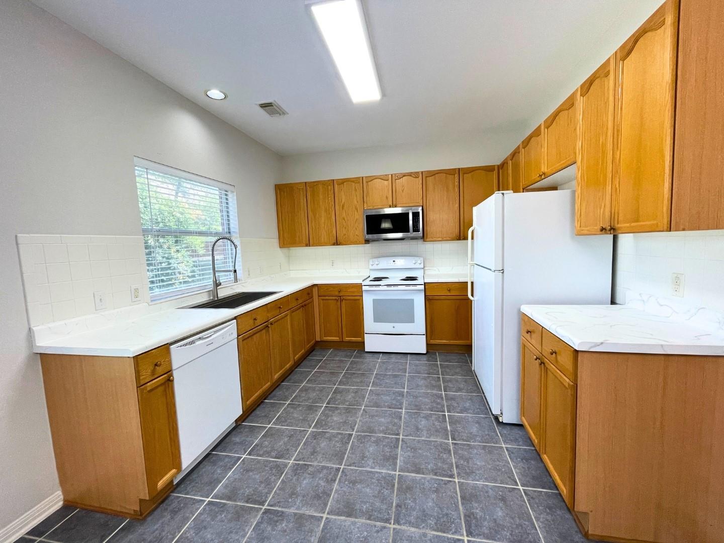 6400 La Carman Ln Property Photo 6