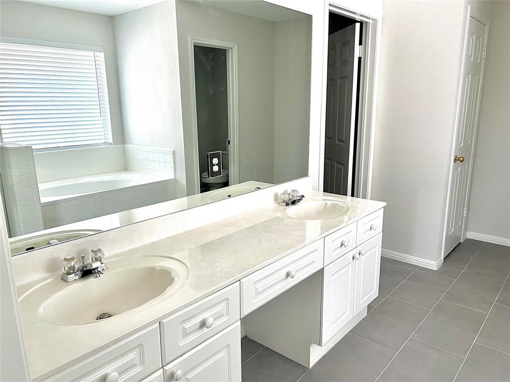 6400 La Carman Ln Property Photo 13