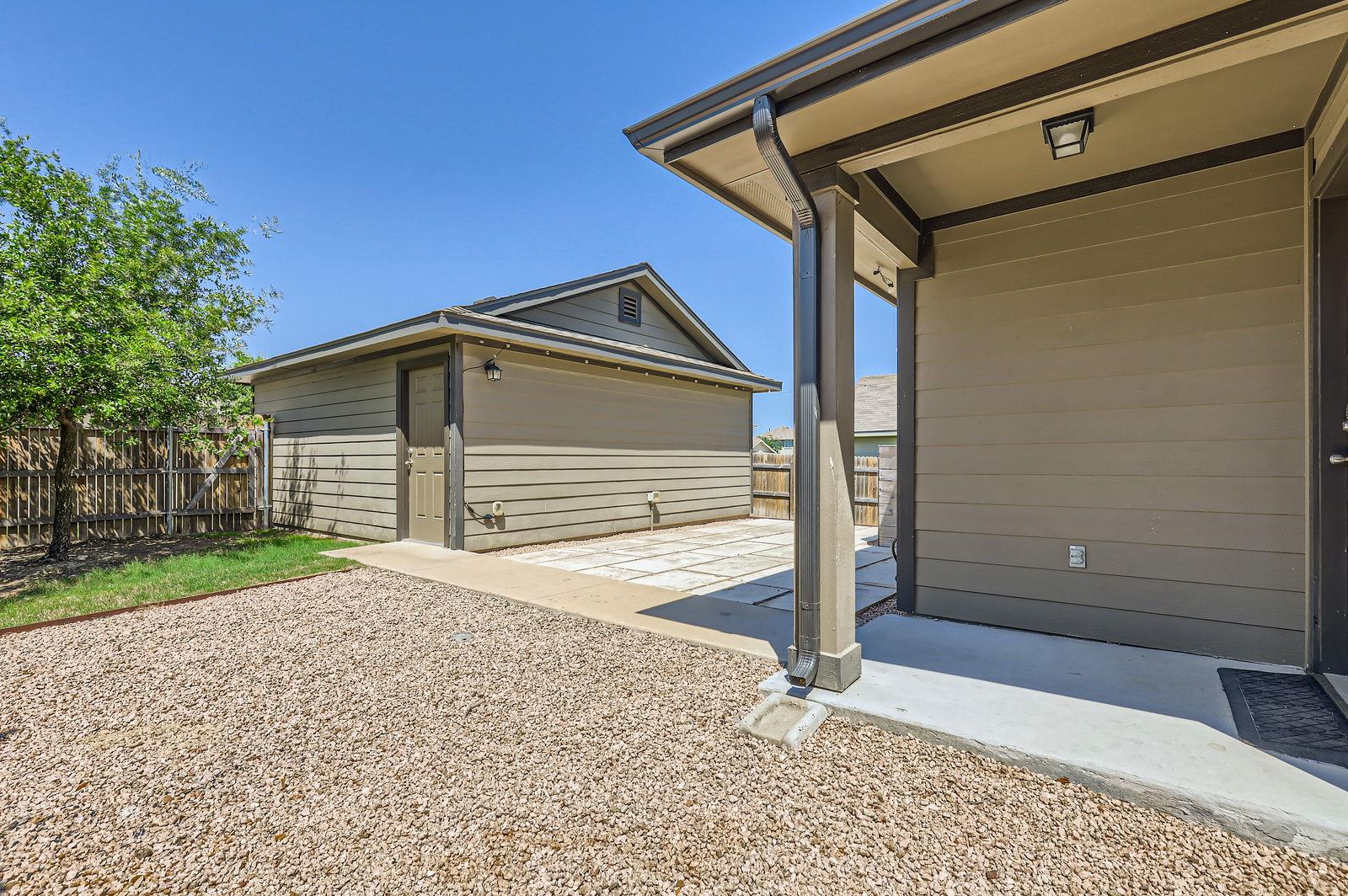 2108 Langdale Ln Property Photo 11