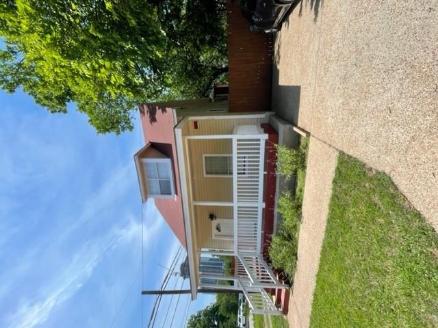208 Medina St Property Photo 1