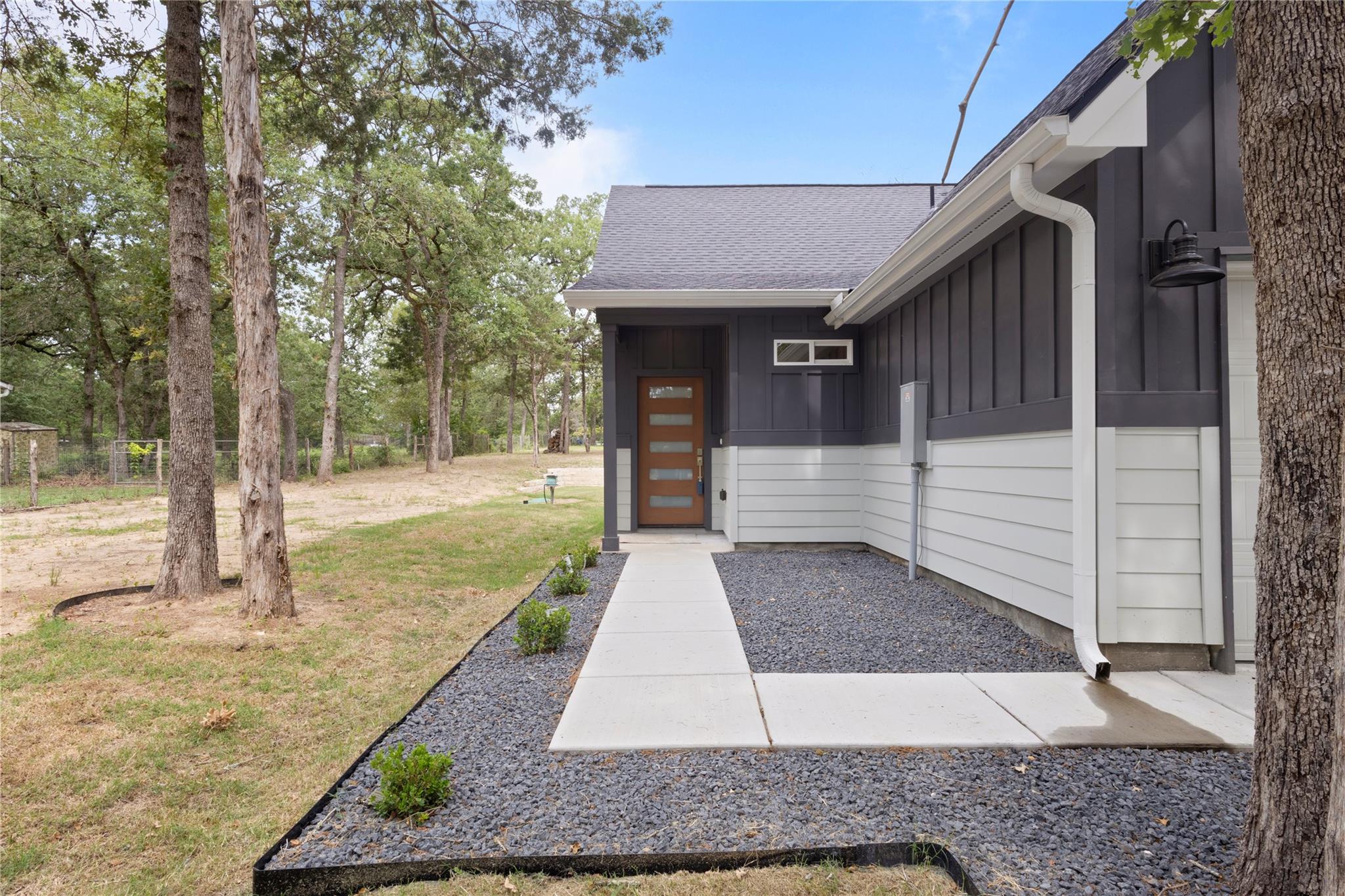 240 Shadow Oak Dr Property Photo 1