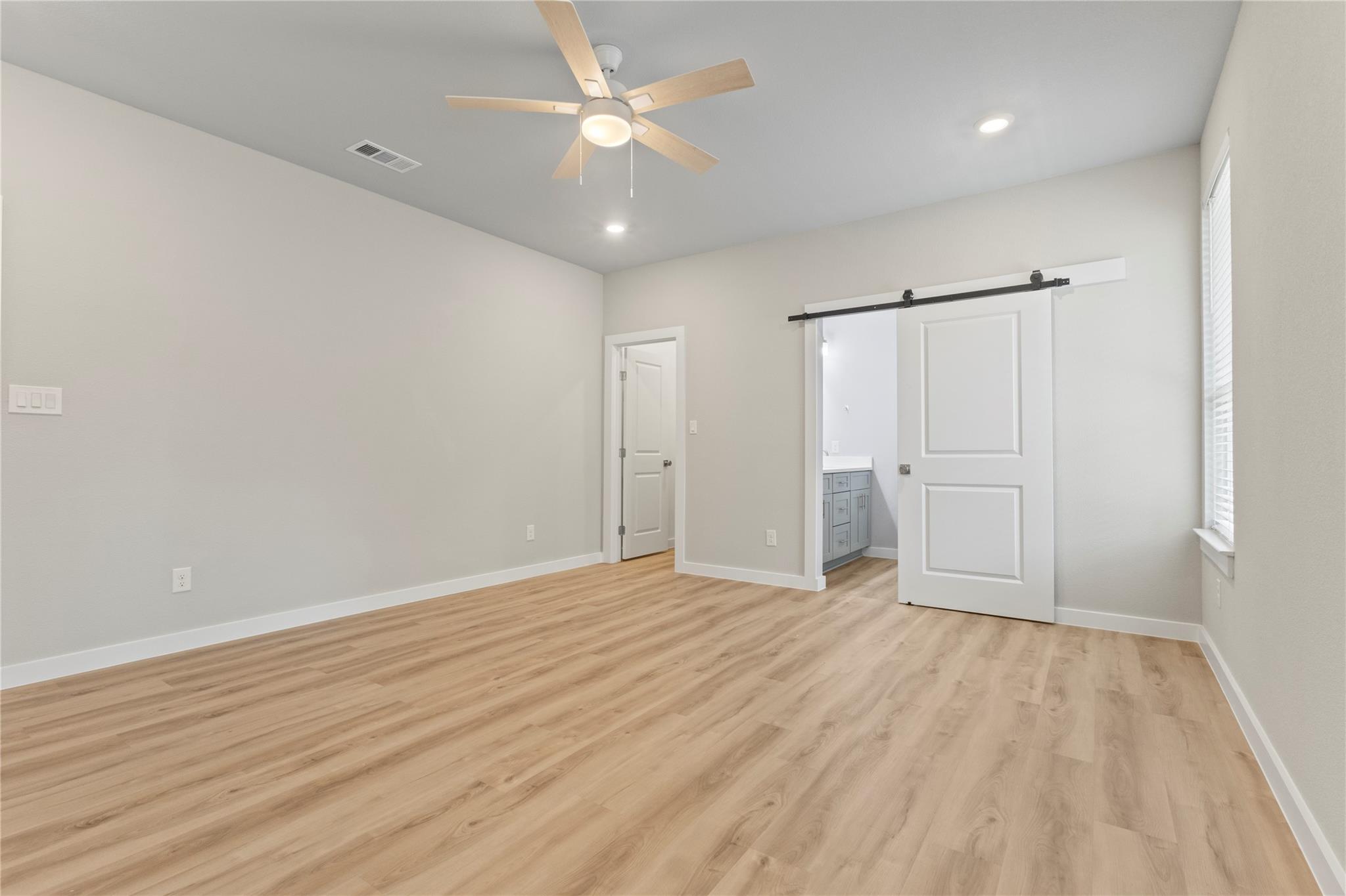 240 Shadow Oak Dr Property Photo 17
