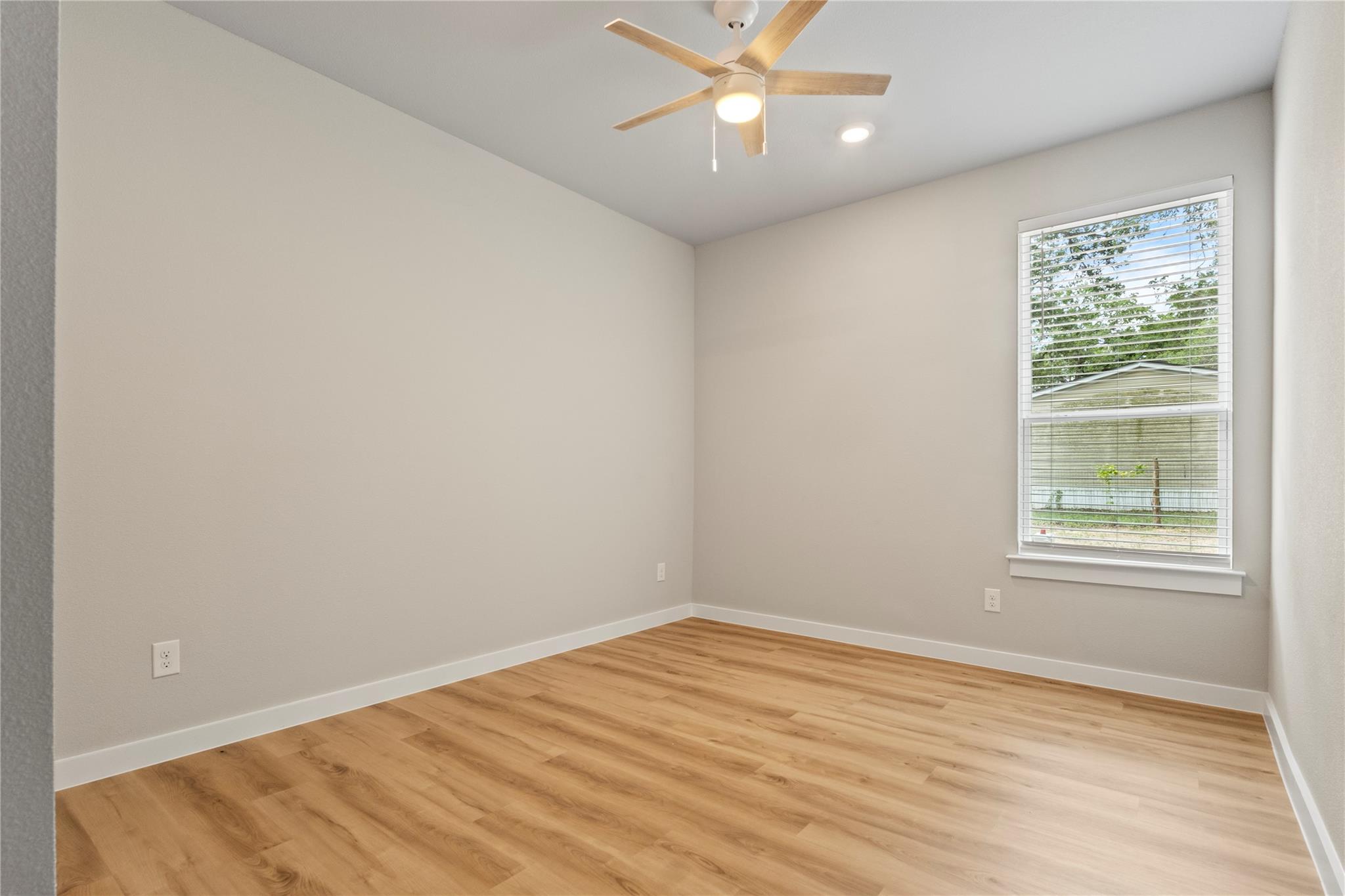 240 Shadow Oak Dr Property Photo 26