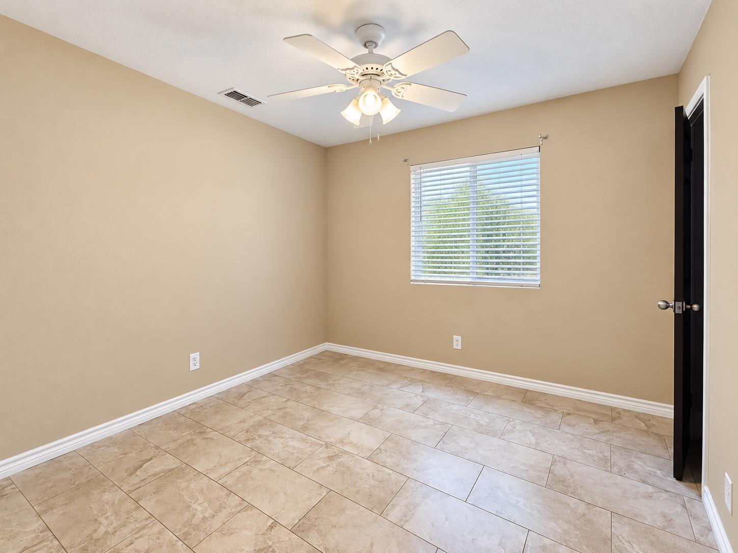 2518 Dovemeadow Dr Property Photo 7