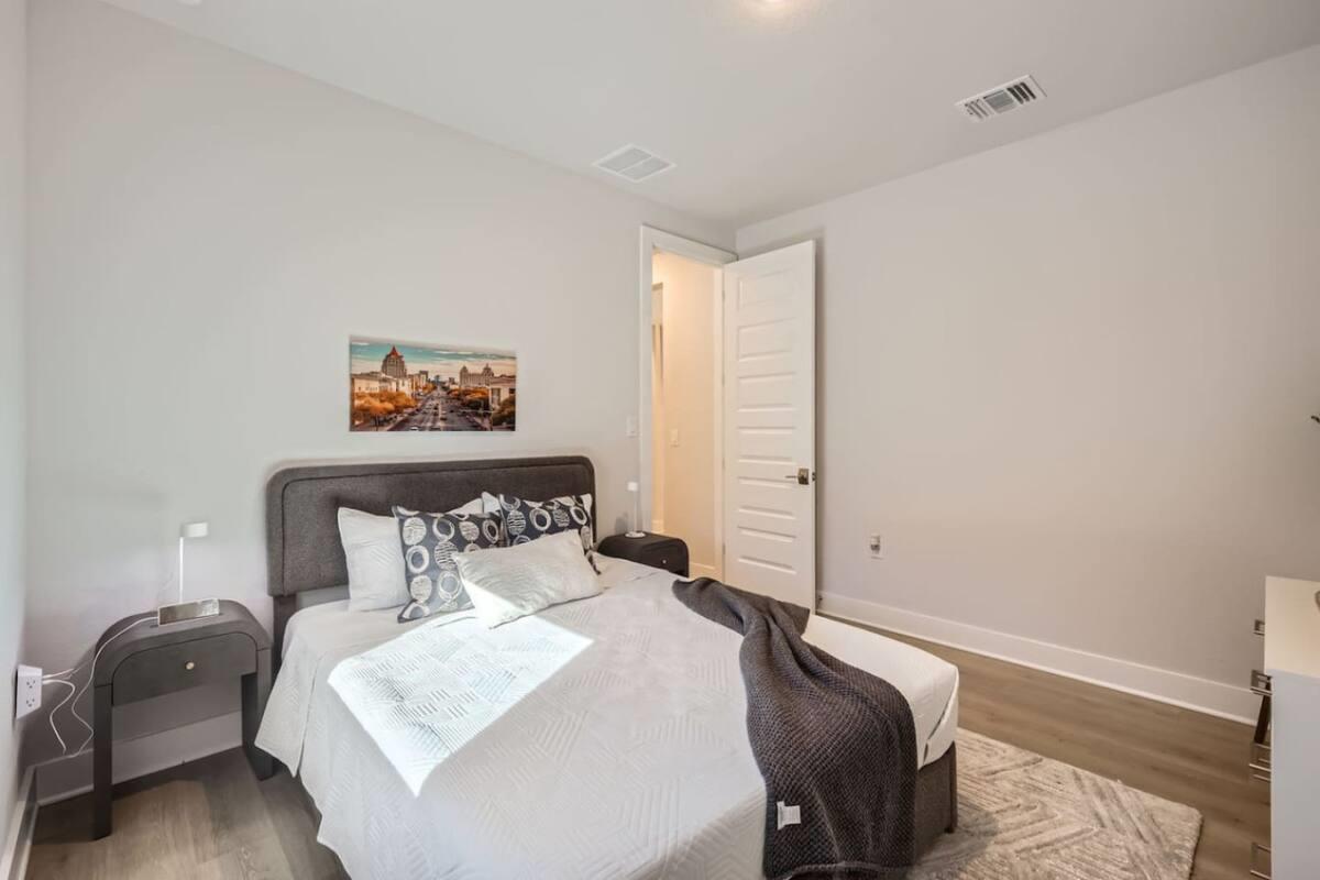 7700 Ella Lee Ln Property Photo 10
