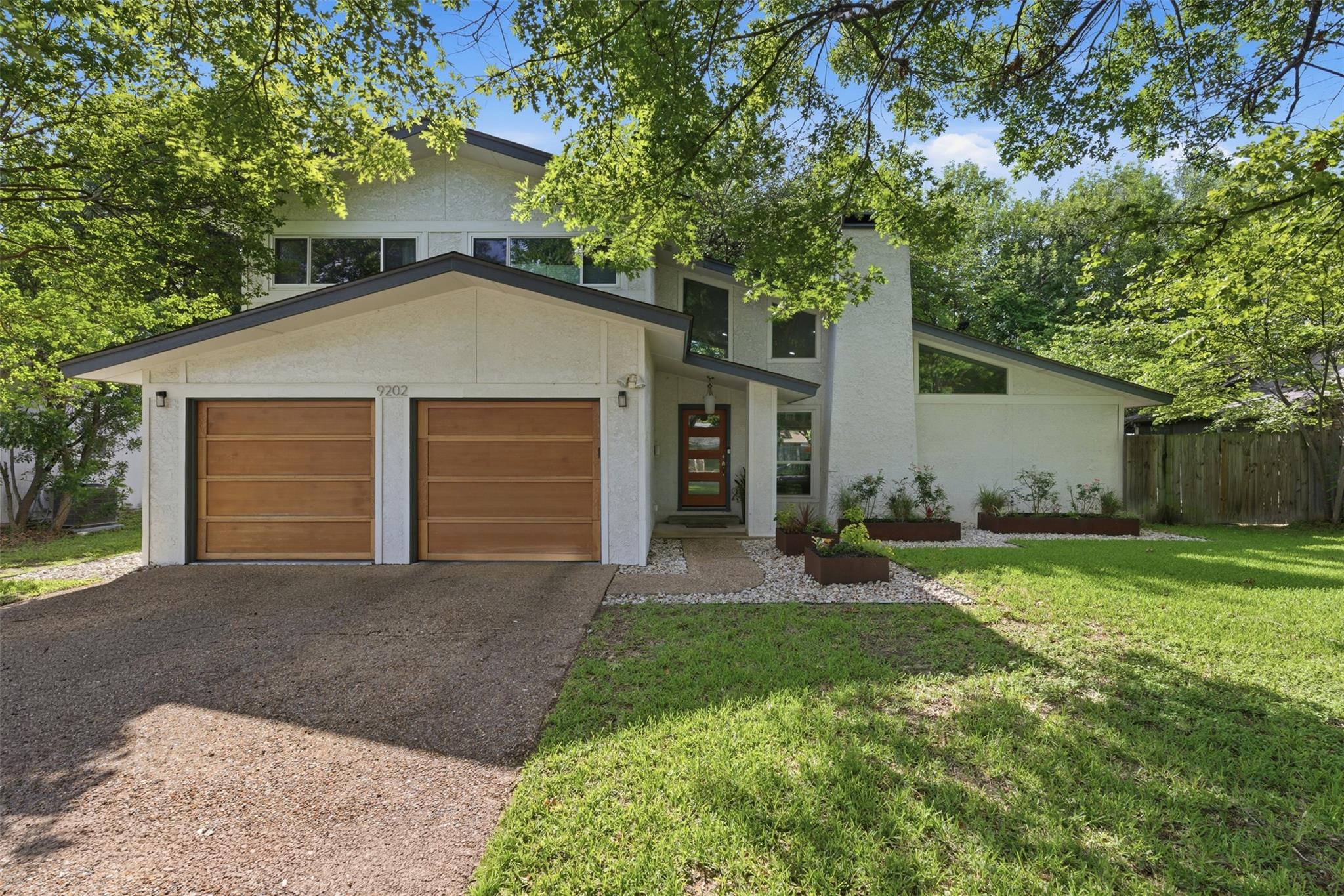 9202 Hunters Trce Property Photo 1