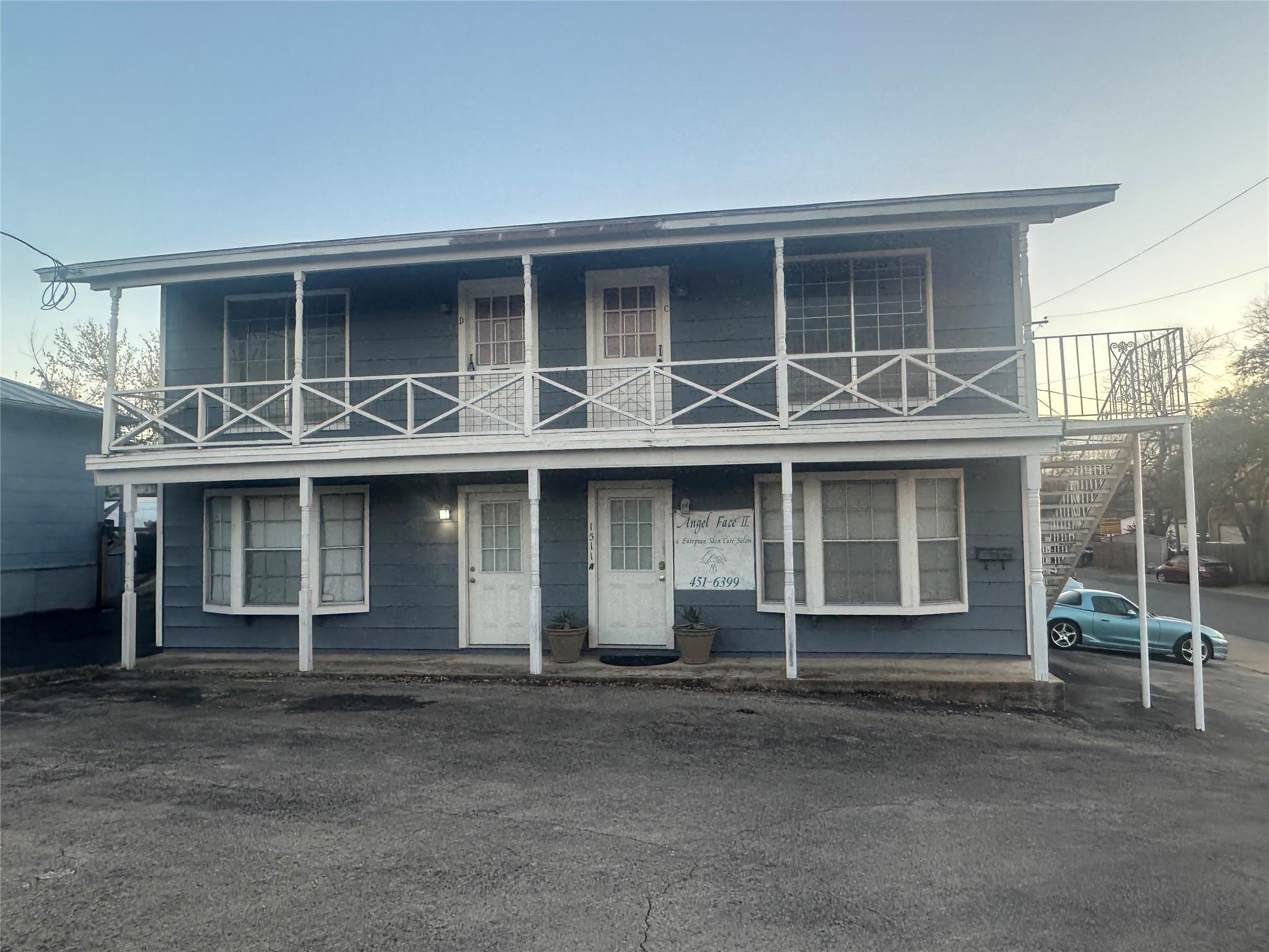 1511 W North Loop Blvd Property Photo