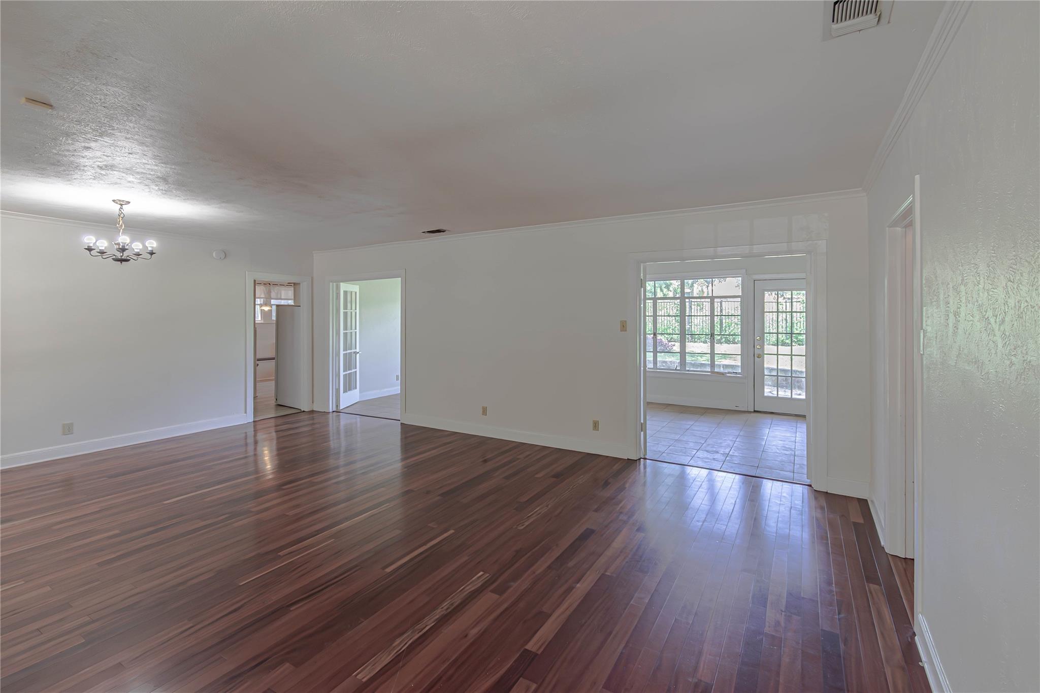 1202 Norwood Rd Property Photo 9
