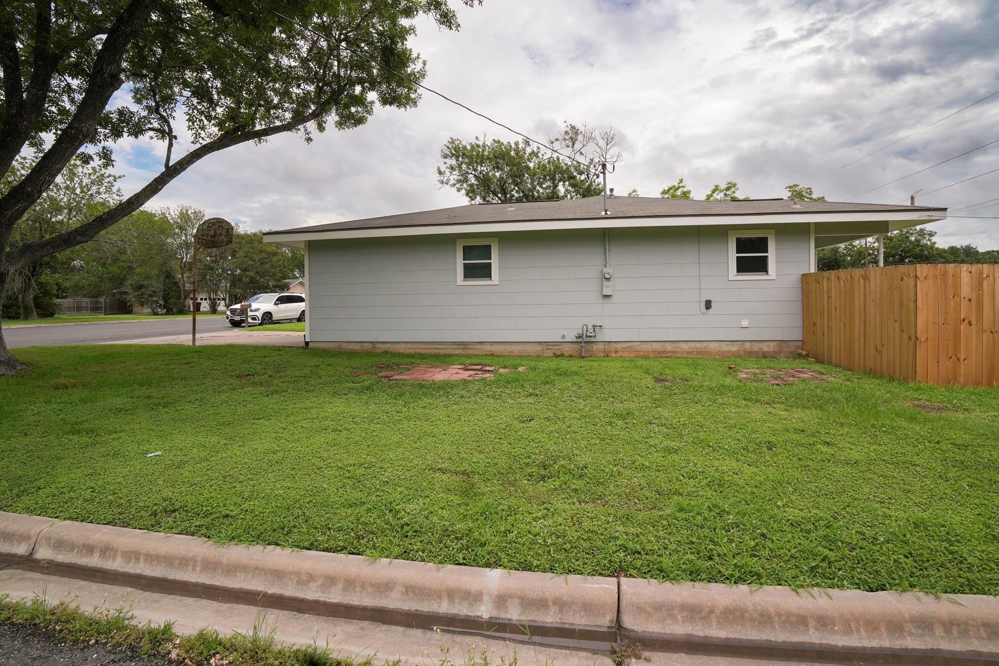 8066318 Property Photo 3
