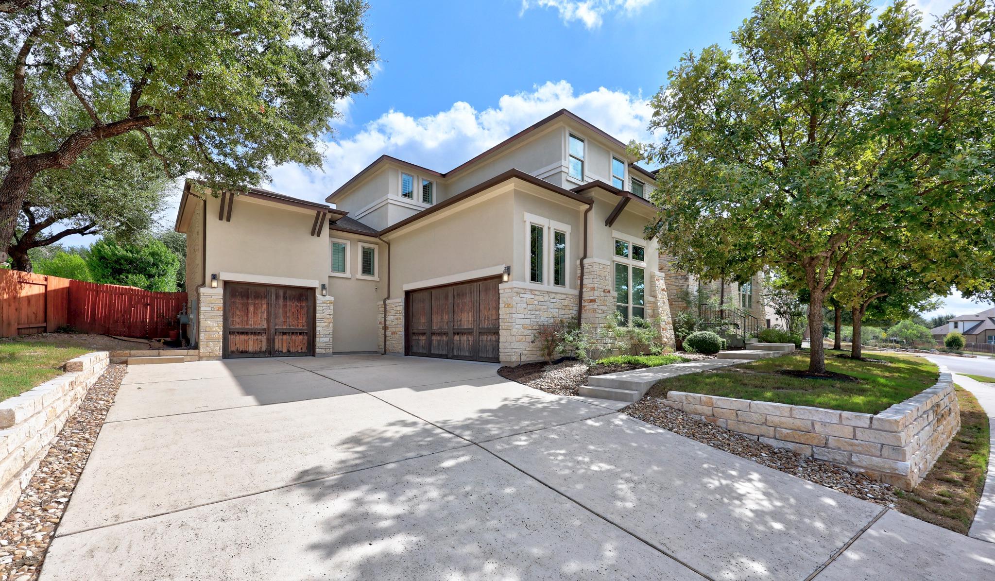 2817 Grand Oaks Loop Property Photo 3