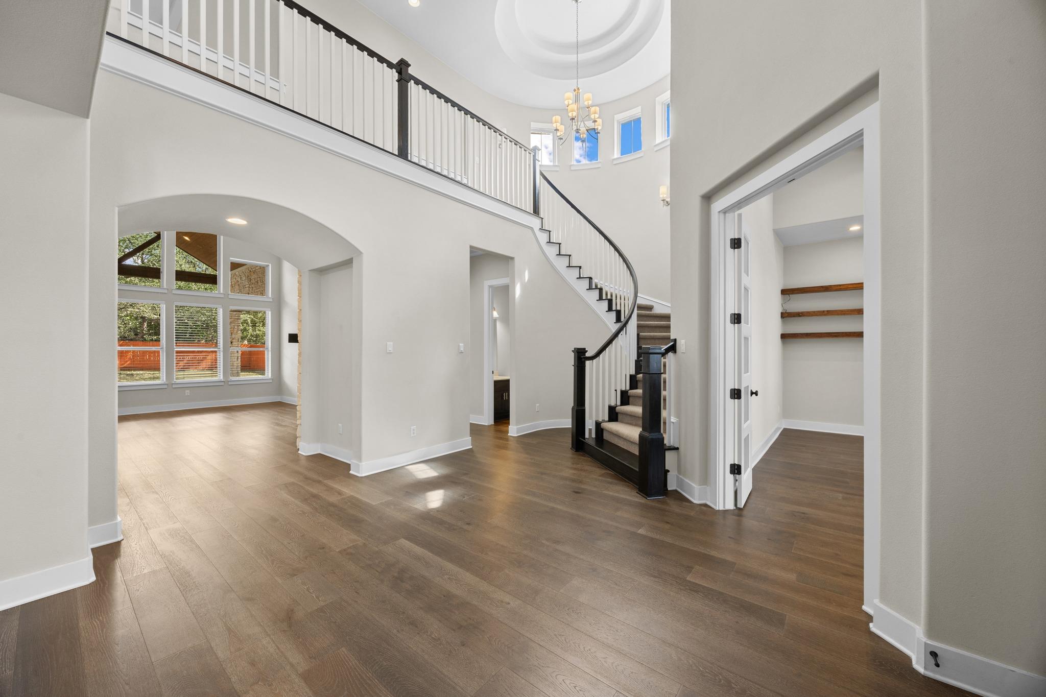 2817 Grand Oaks Loop Property Photo 6