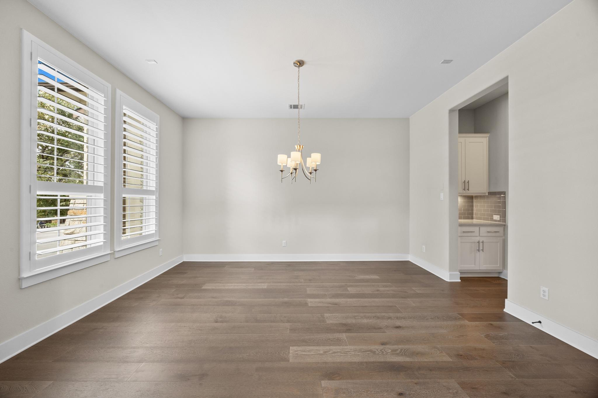 2817 Grand Oaks Loop Property Photo 8