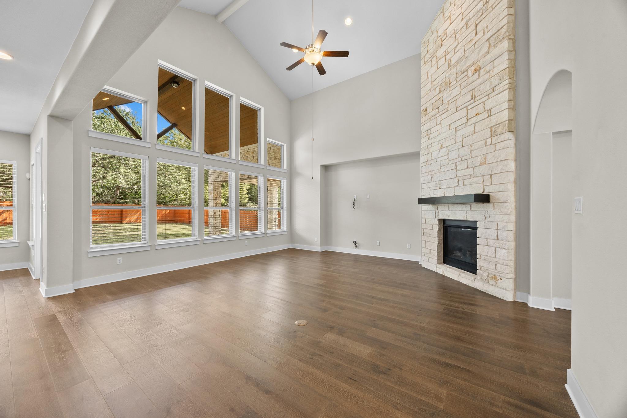 2817 Grand Oaks Loop Property Photo 9