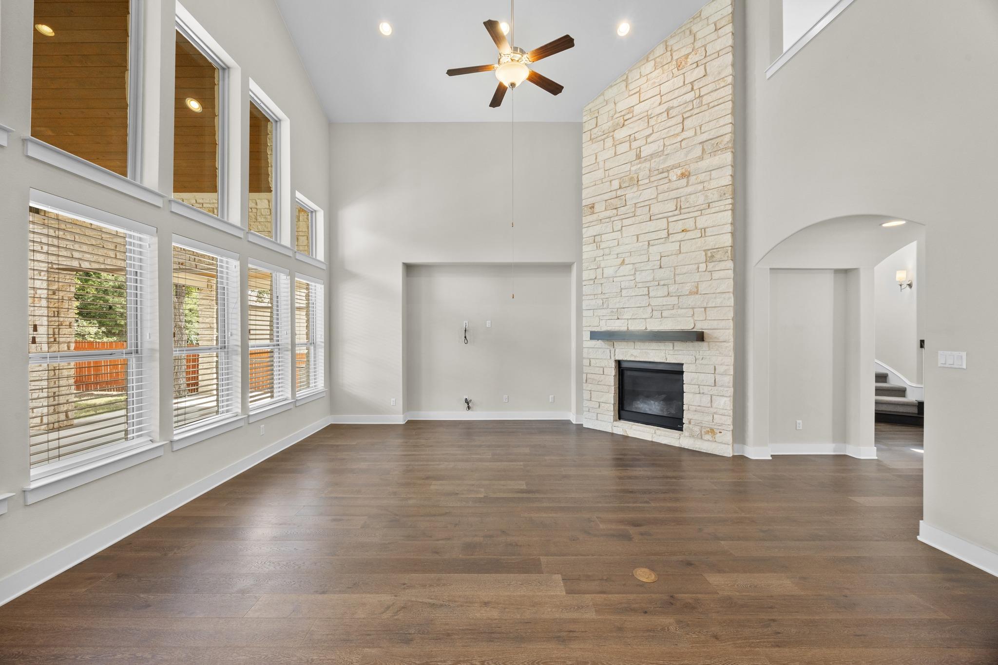 2817 Grand Oaks Loop Property Photo 10