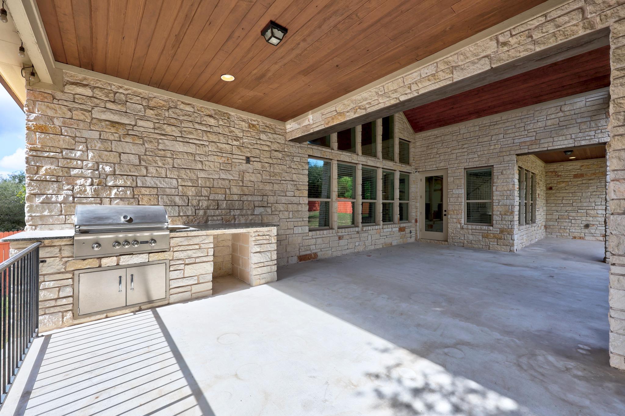 2817 Grand Oaks Loop Property Photo 36