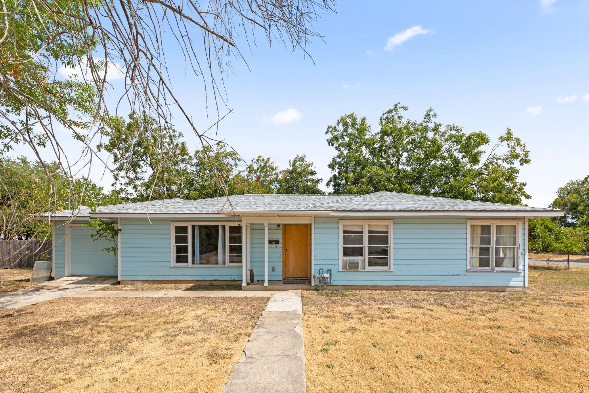 1907 Paige St Property Photo 1
