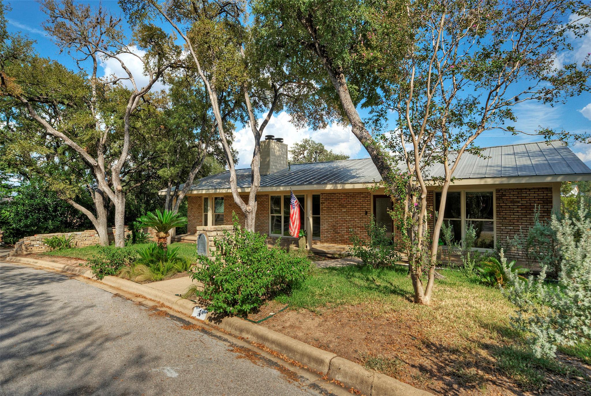 7 Inwood Cir Property Photo 2