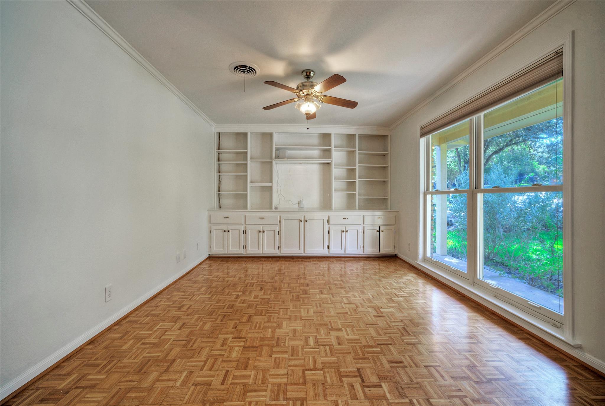 7 Inwood Cir Property Photo 5