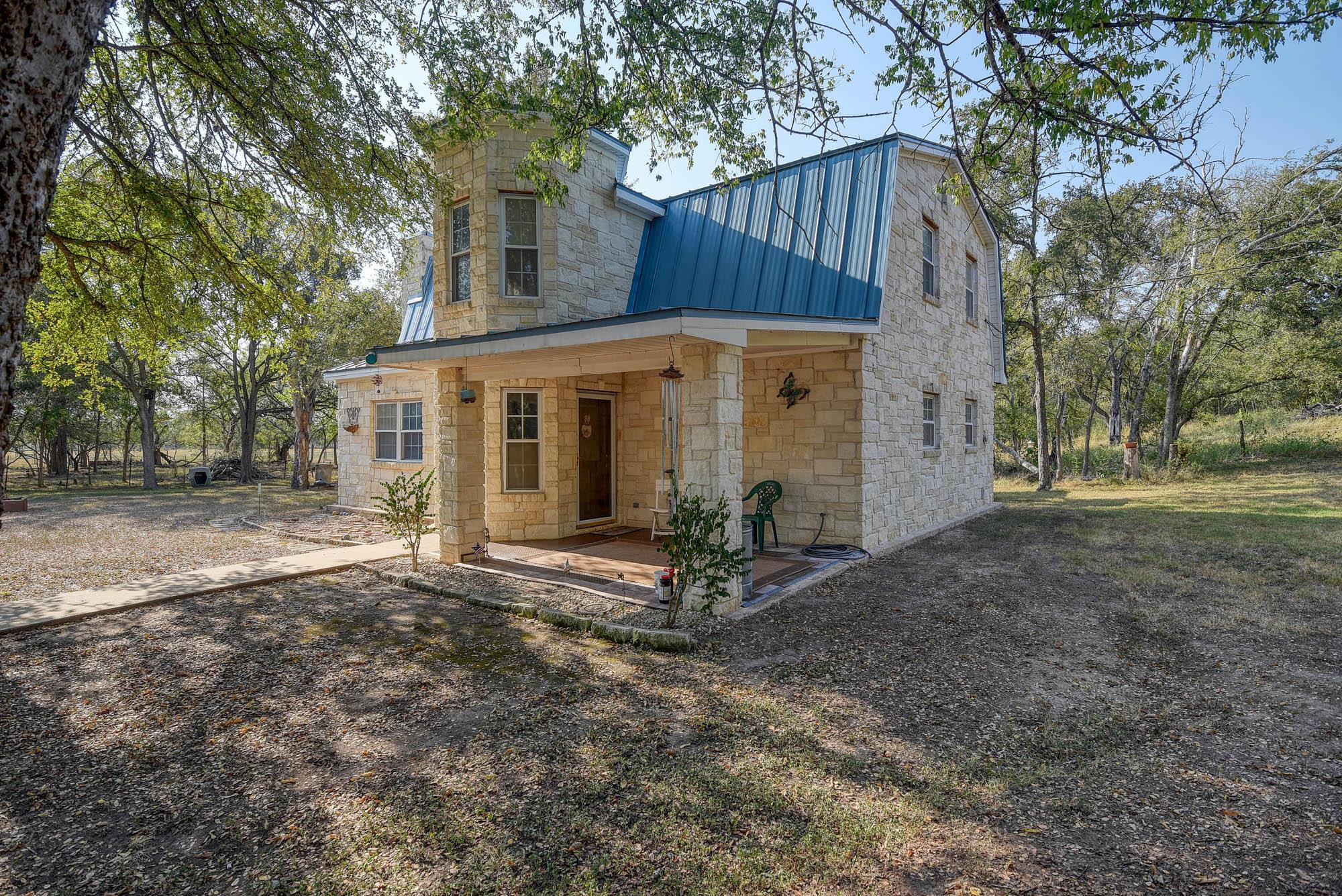 165 Thousand Oaks Dr Property Photo 1