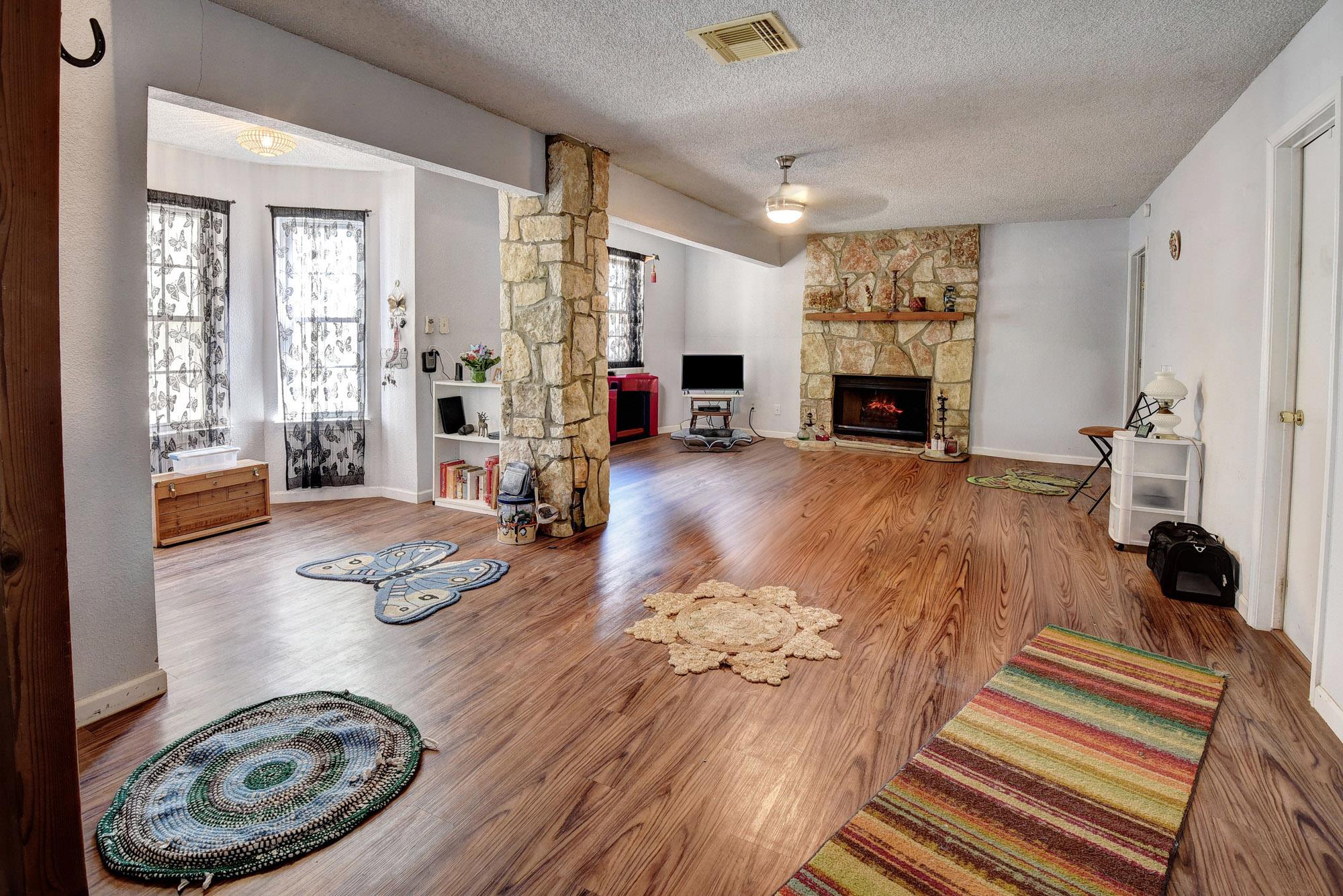 165 Thousand Oaks Dr Property Photo 4